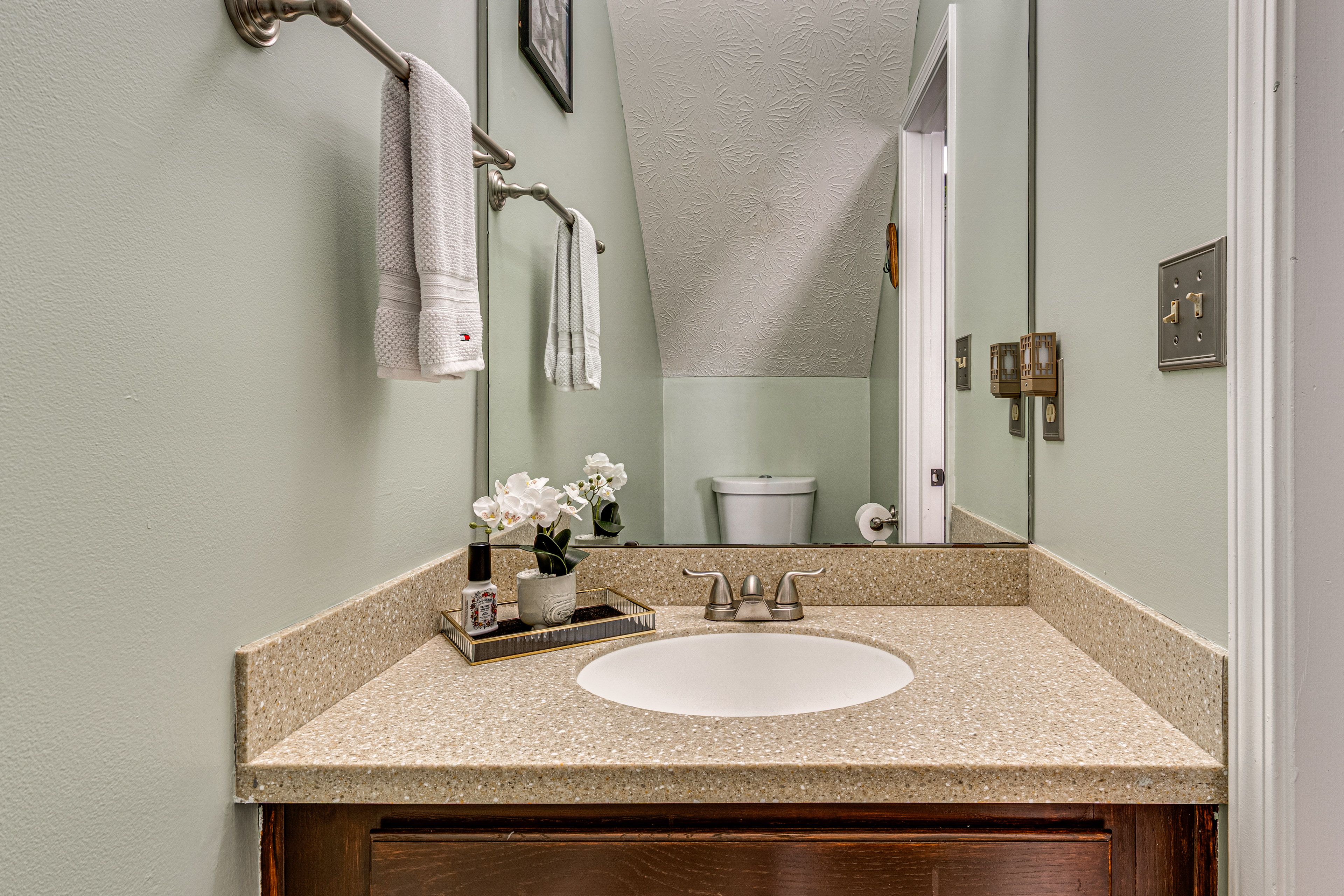 Half Bathroom | 1st Floor