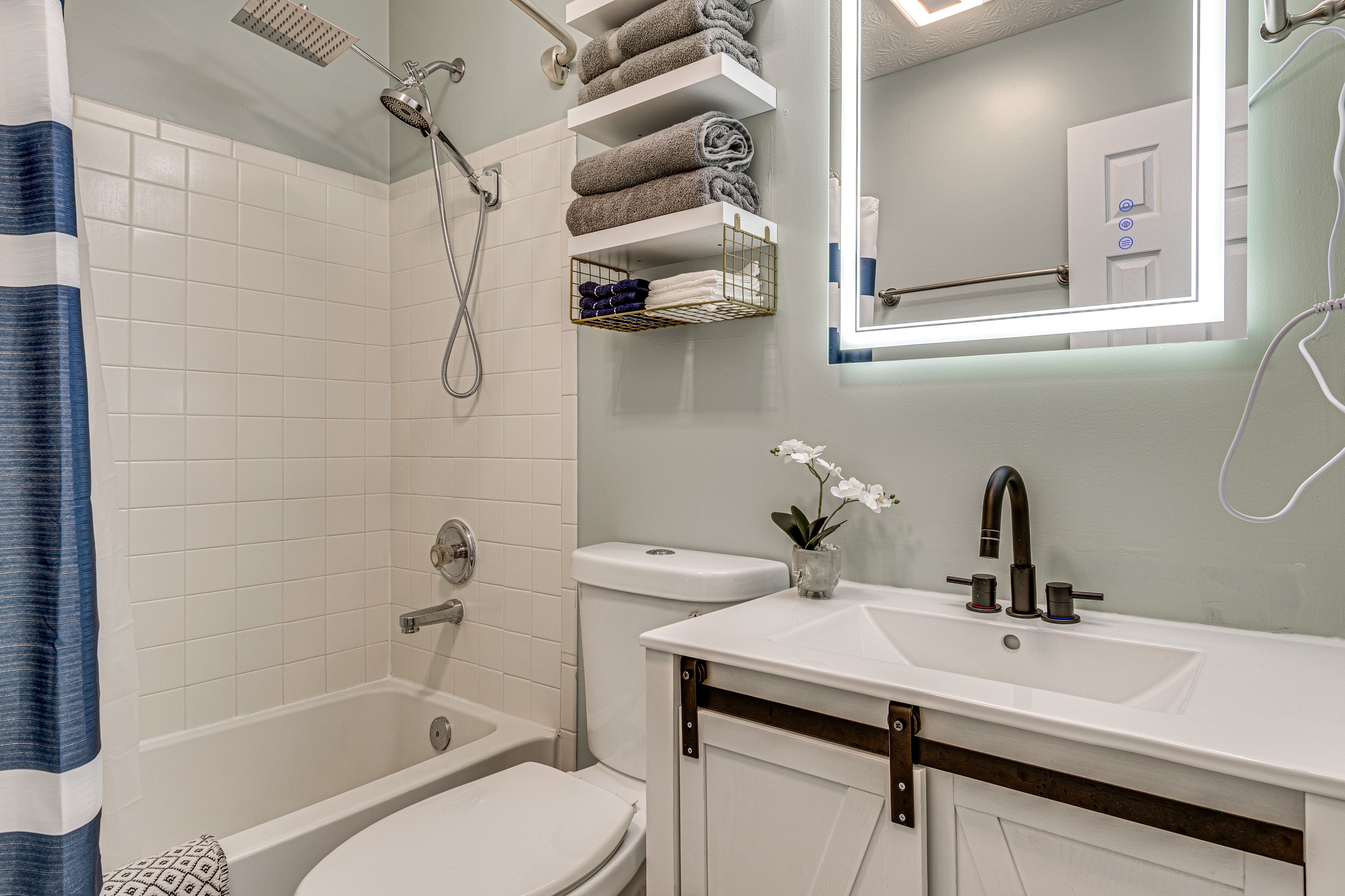 En-Suite Bathroom | 2nd Floor