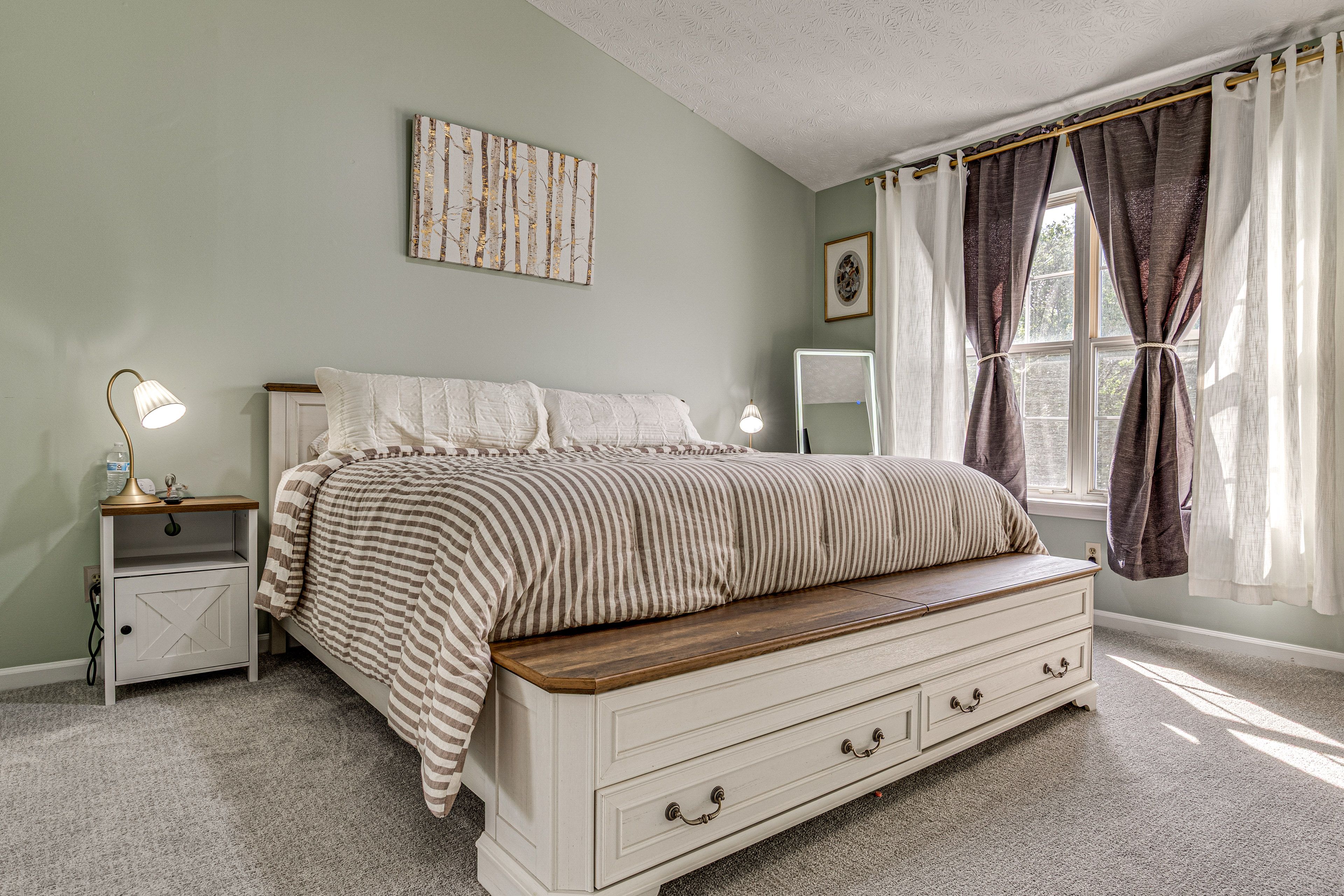 Bedroom 1 | King Bed | En-Suite Bathroom | 2nd Floor