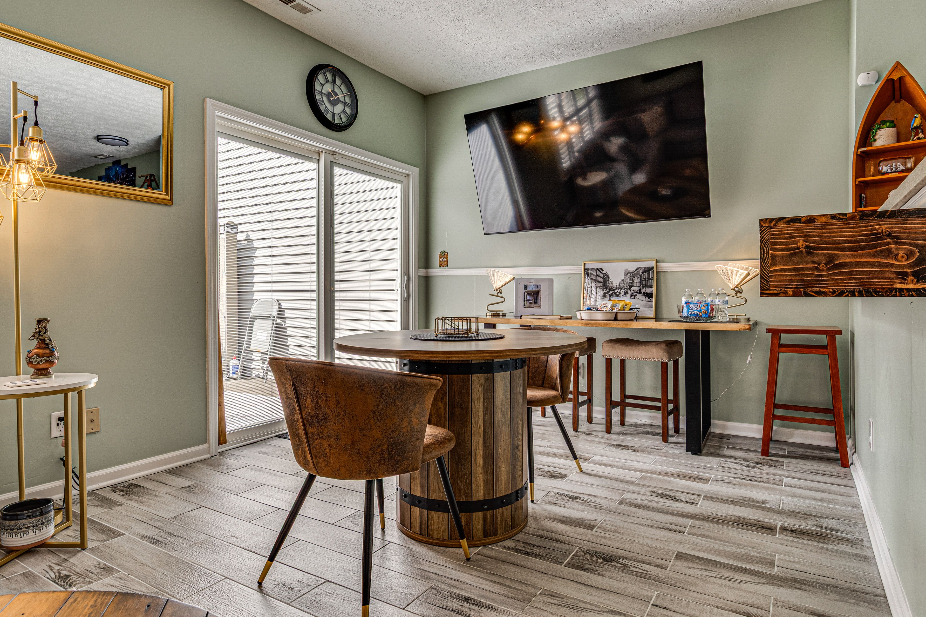 Dining Area | Dishes & Flatware Provided | 1st Floor