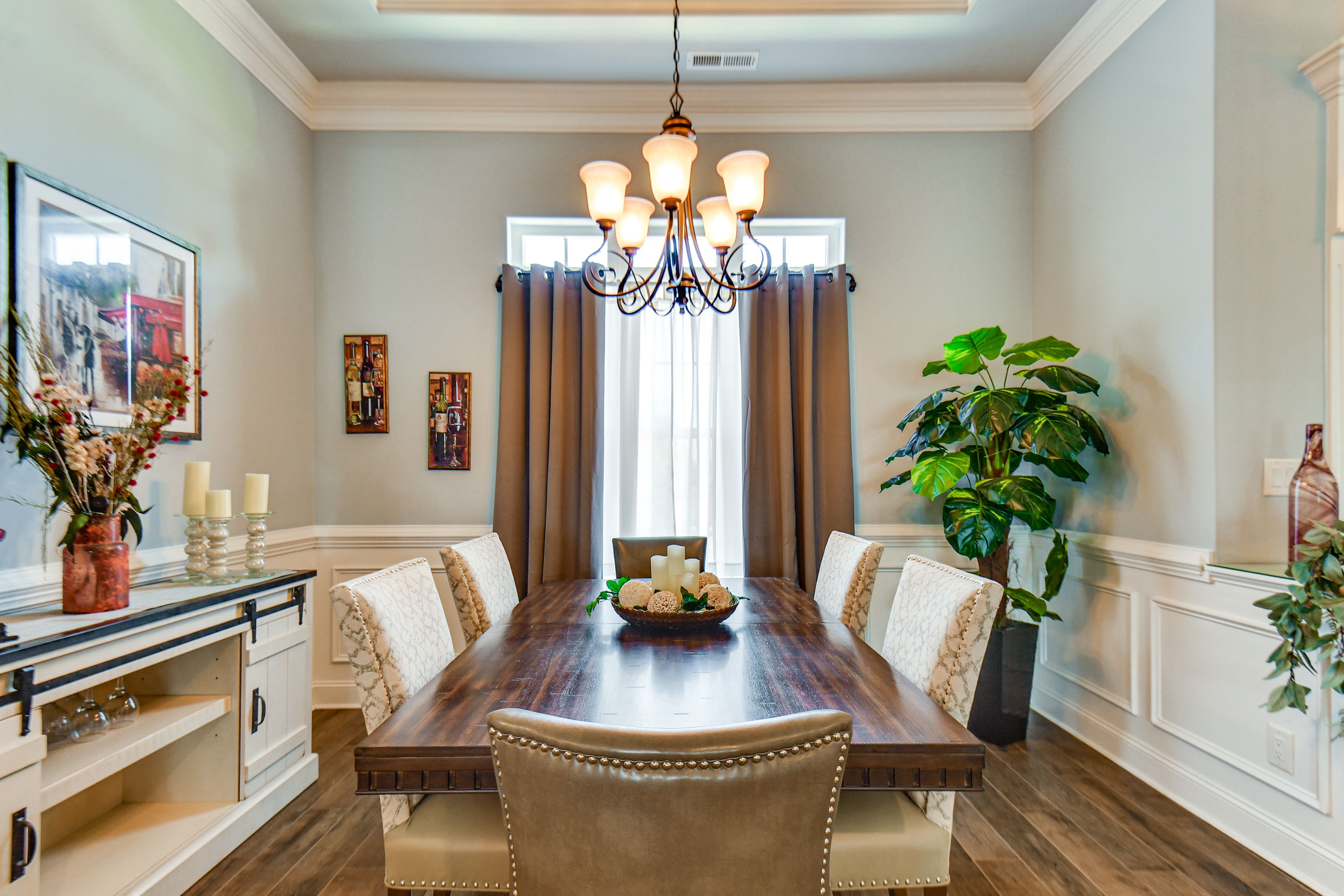 Dining Room | Dishes & Flatware Provided