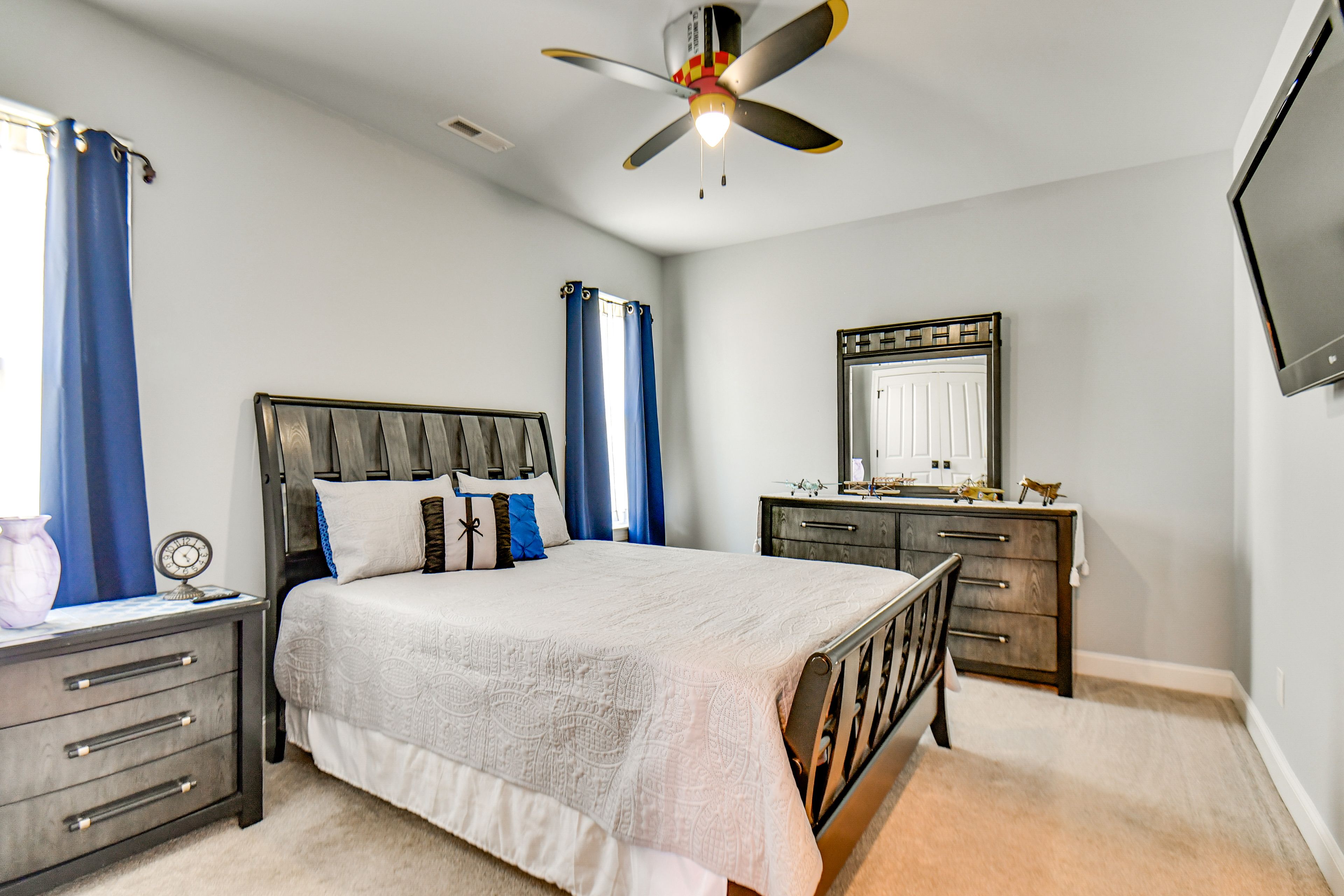 Bedroom 2 | Queen Bed