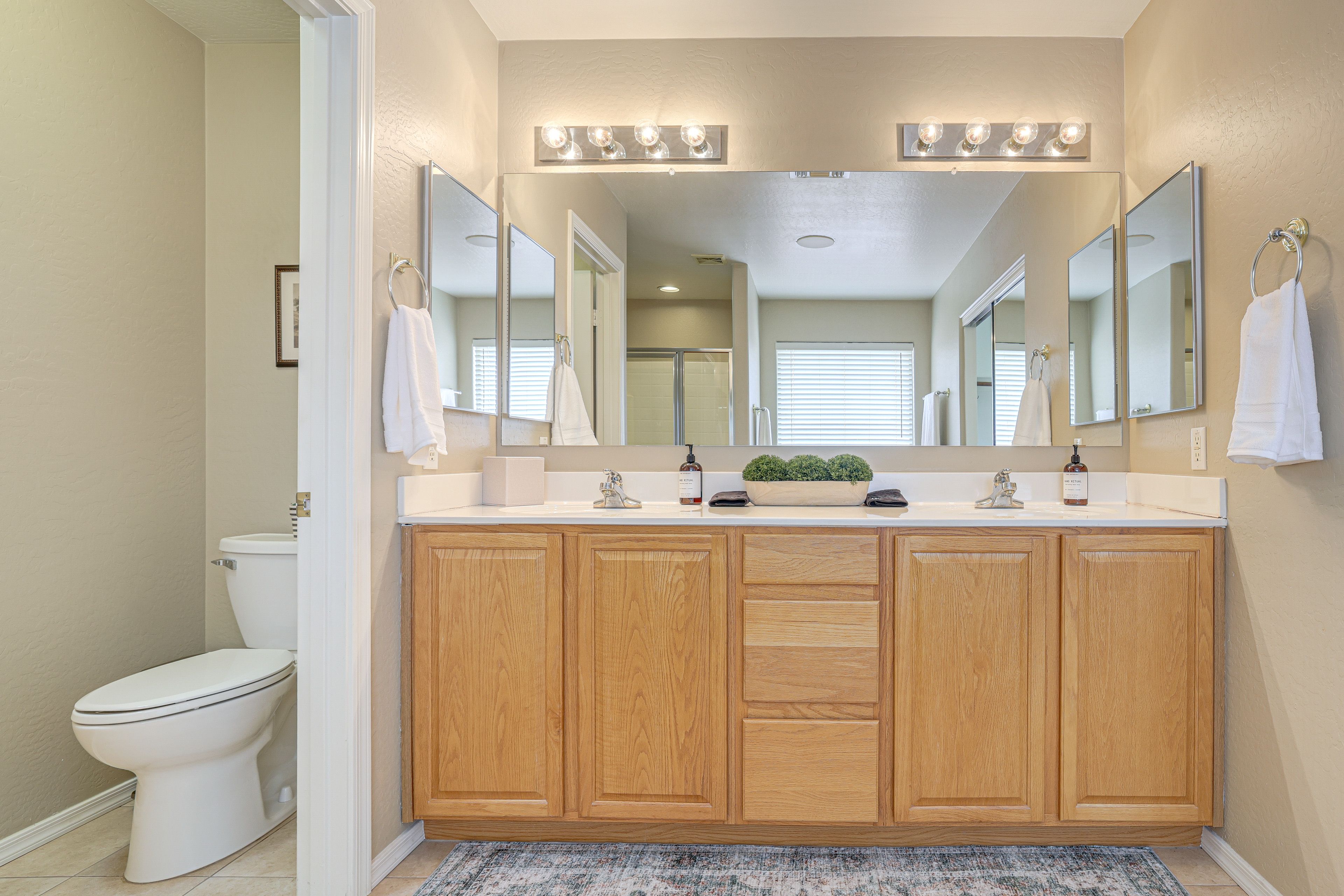 Full Bathroom | 2nd Floor