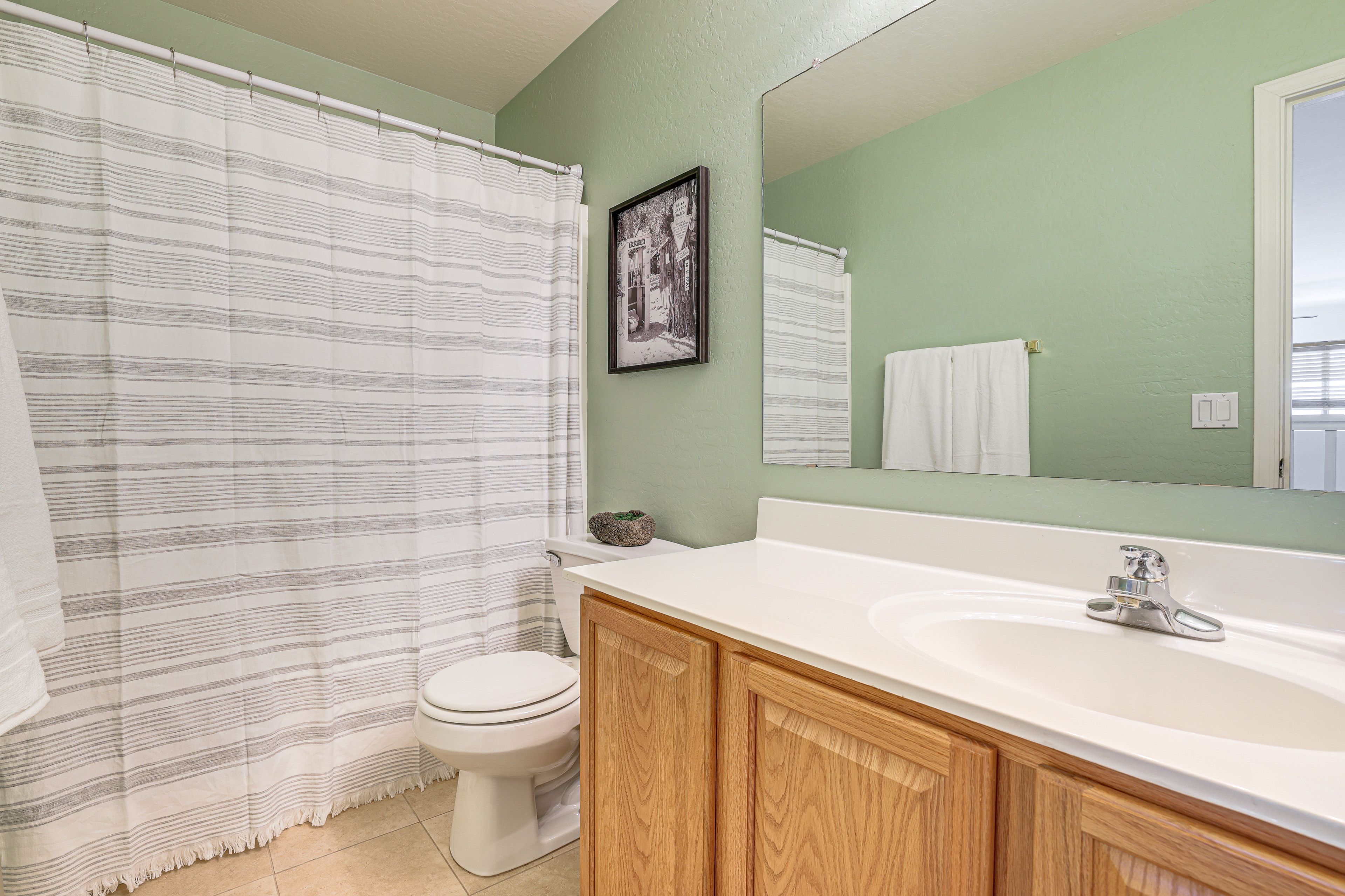 Full Bathroom | 2nd Floor