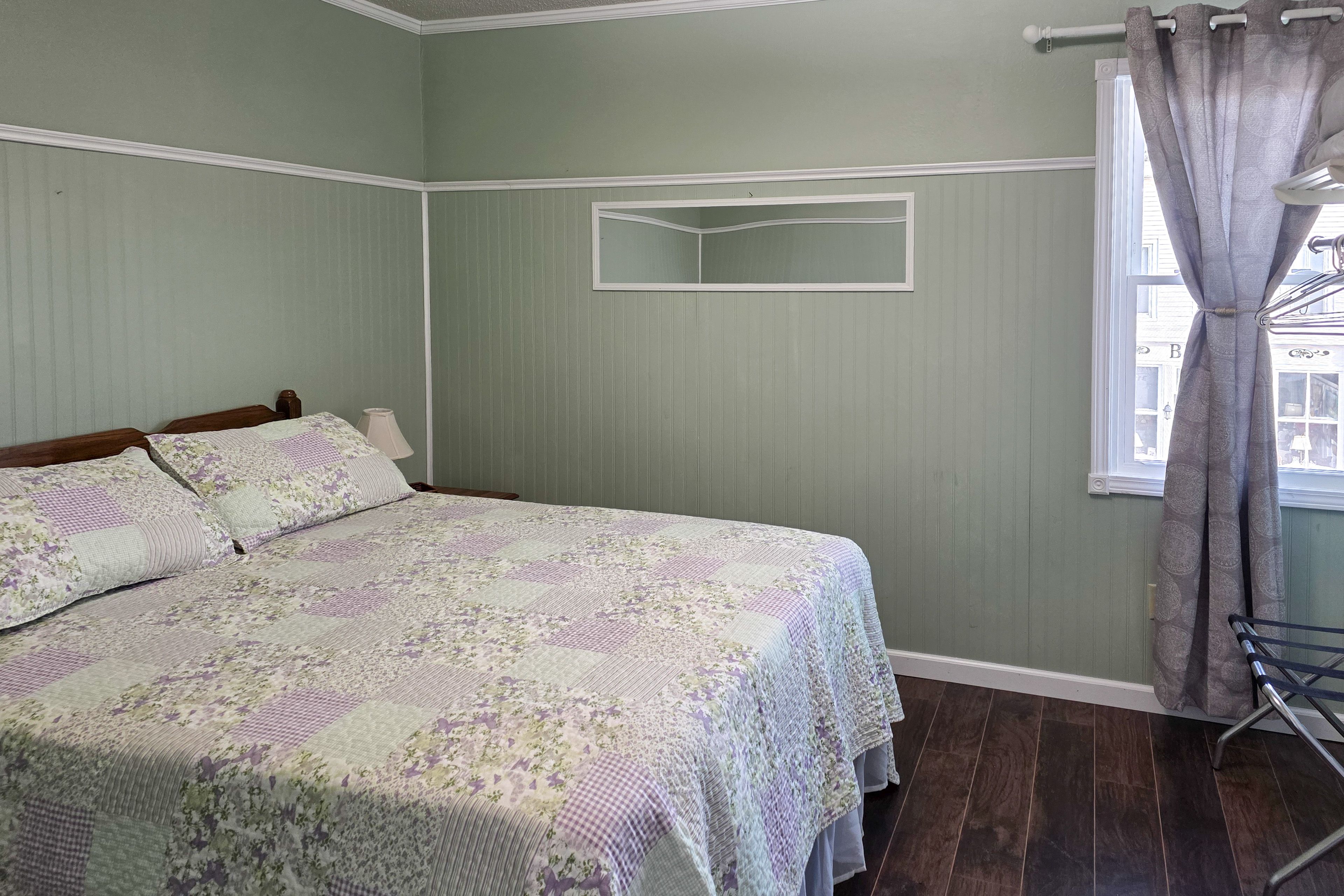 Bedroom 4 | Queen Bed
