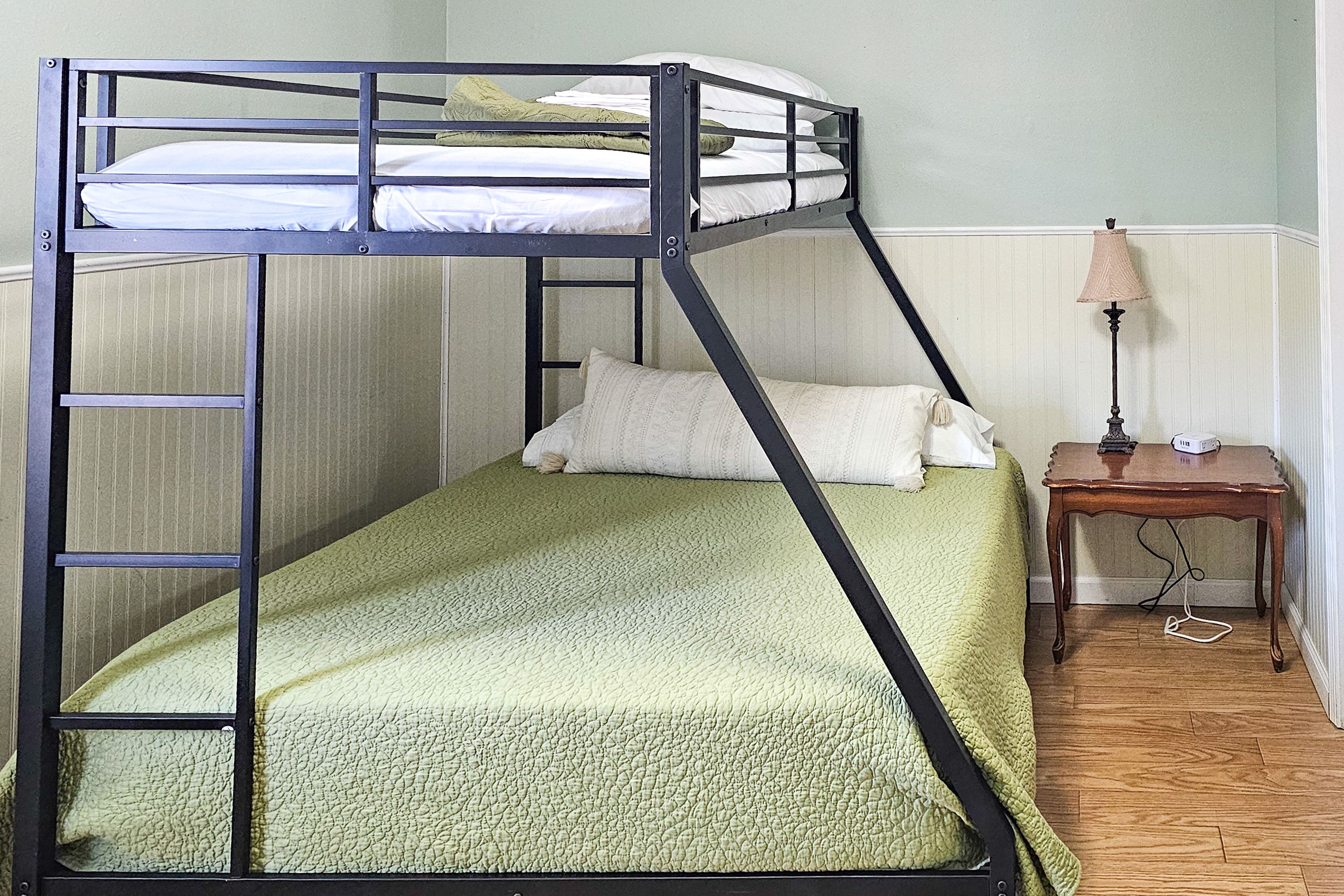 Bedroom 3 | Twin XL/Queen Bunk Bed | Twin Bed w/ Twin Trundle