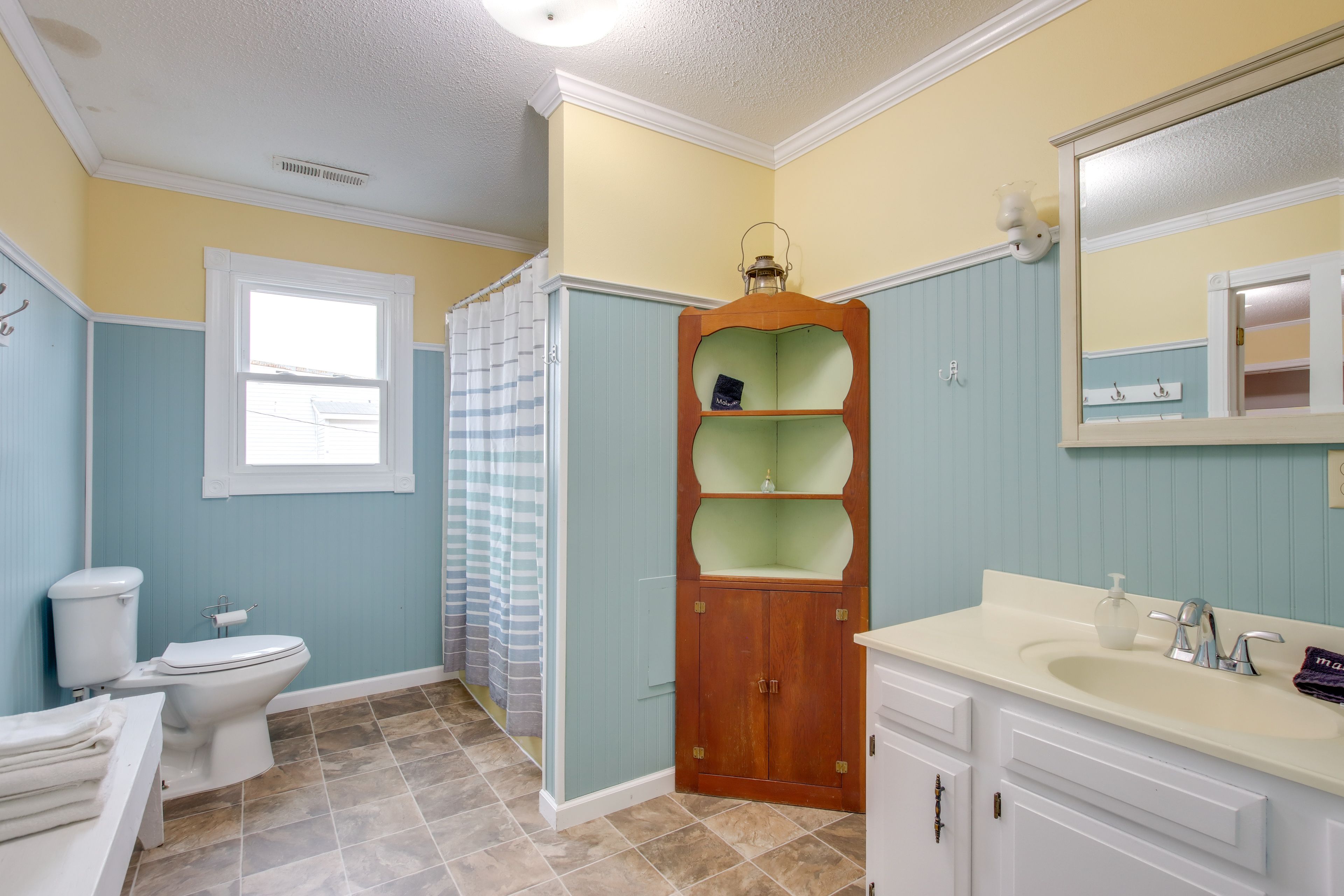 Full Bathroom