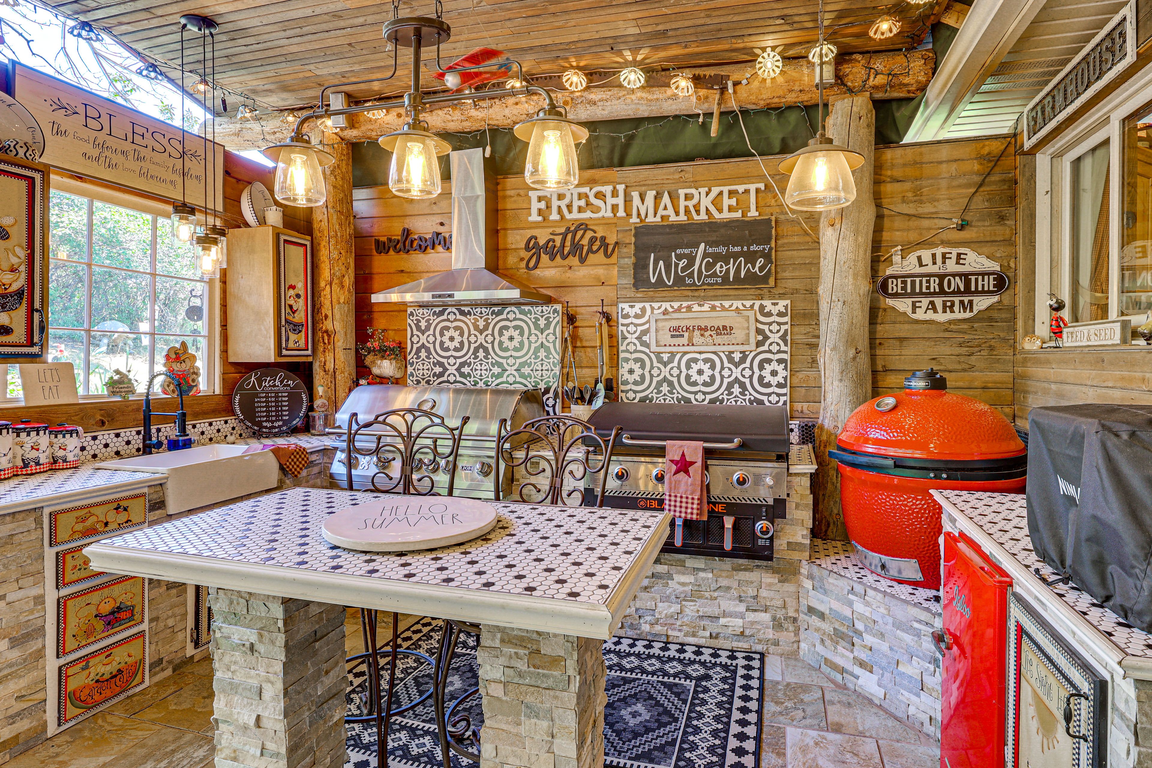 Outdoor Kitchen
