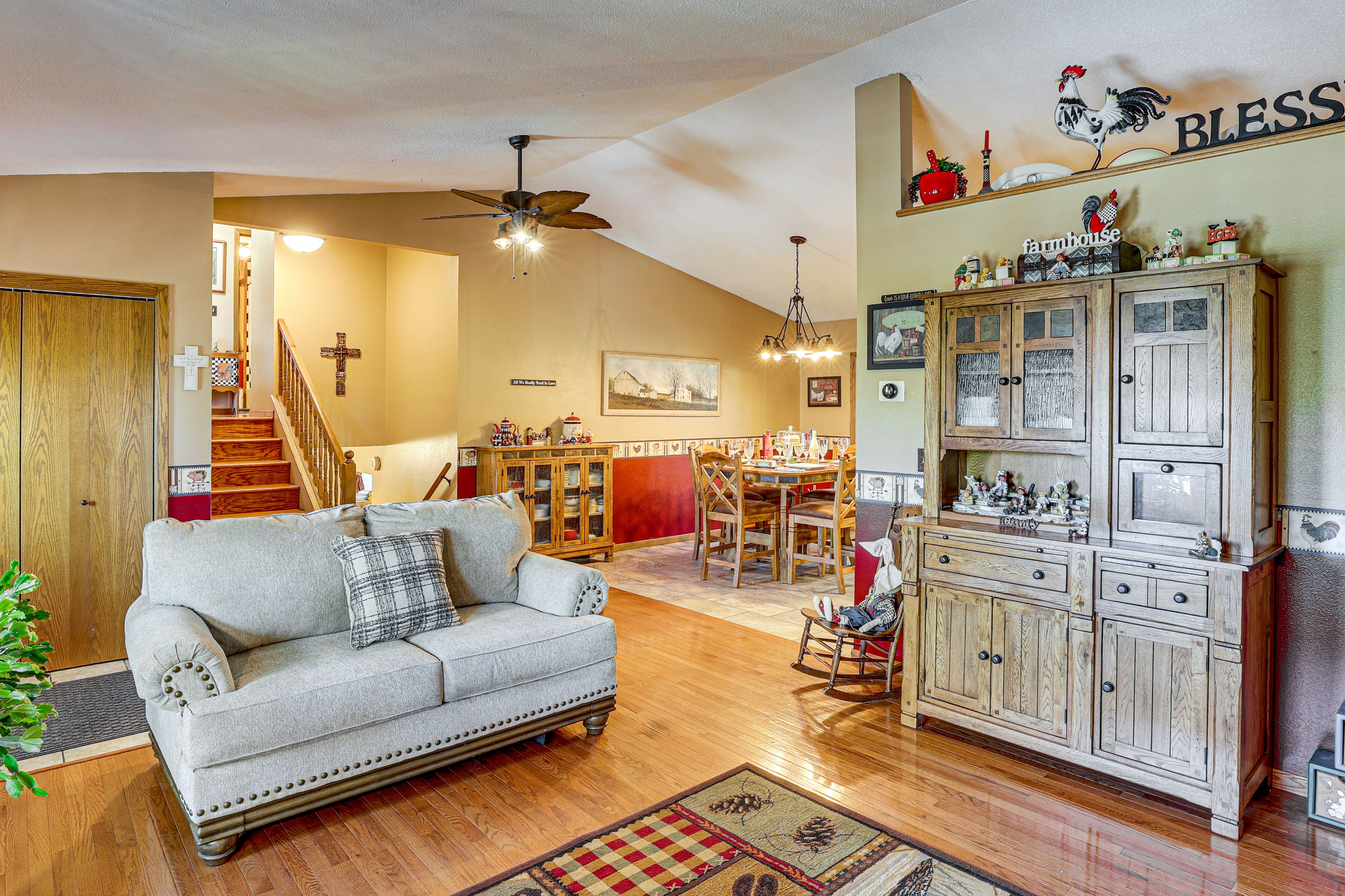 Sitting Room | Dining Area