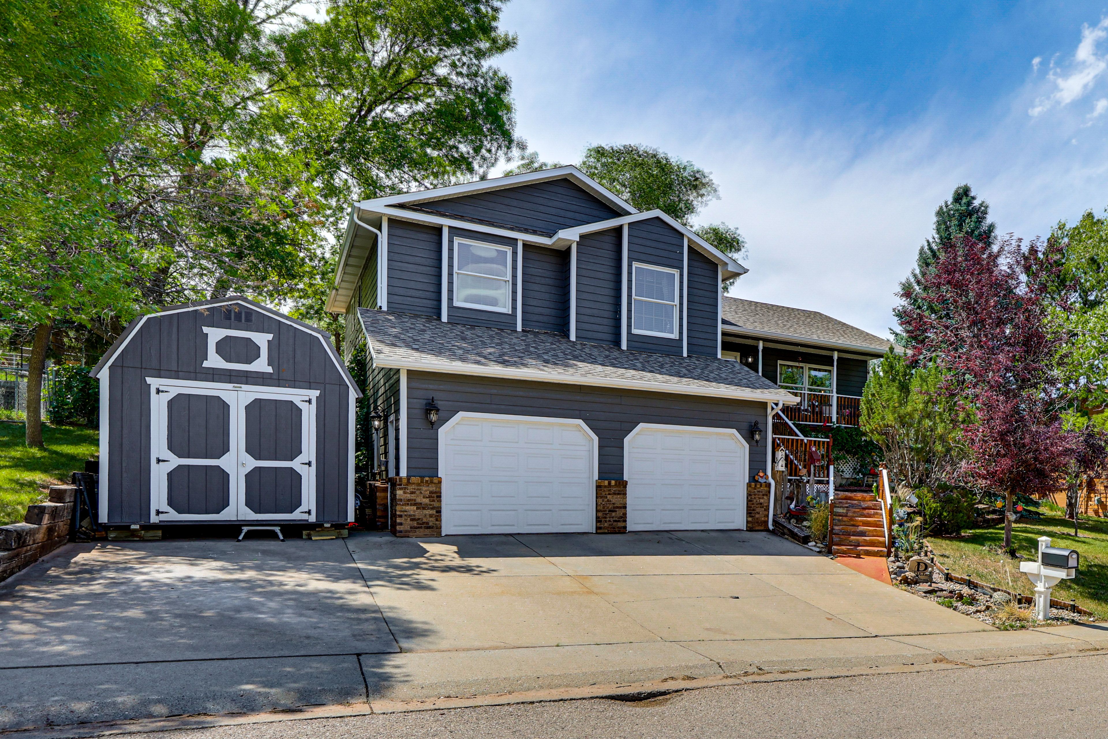 Parking | Driveway (3 Vehicles) | Garage (2 Vehicles & 2 Motorcycles) | Street