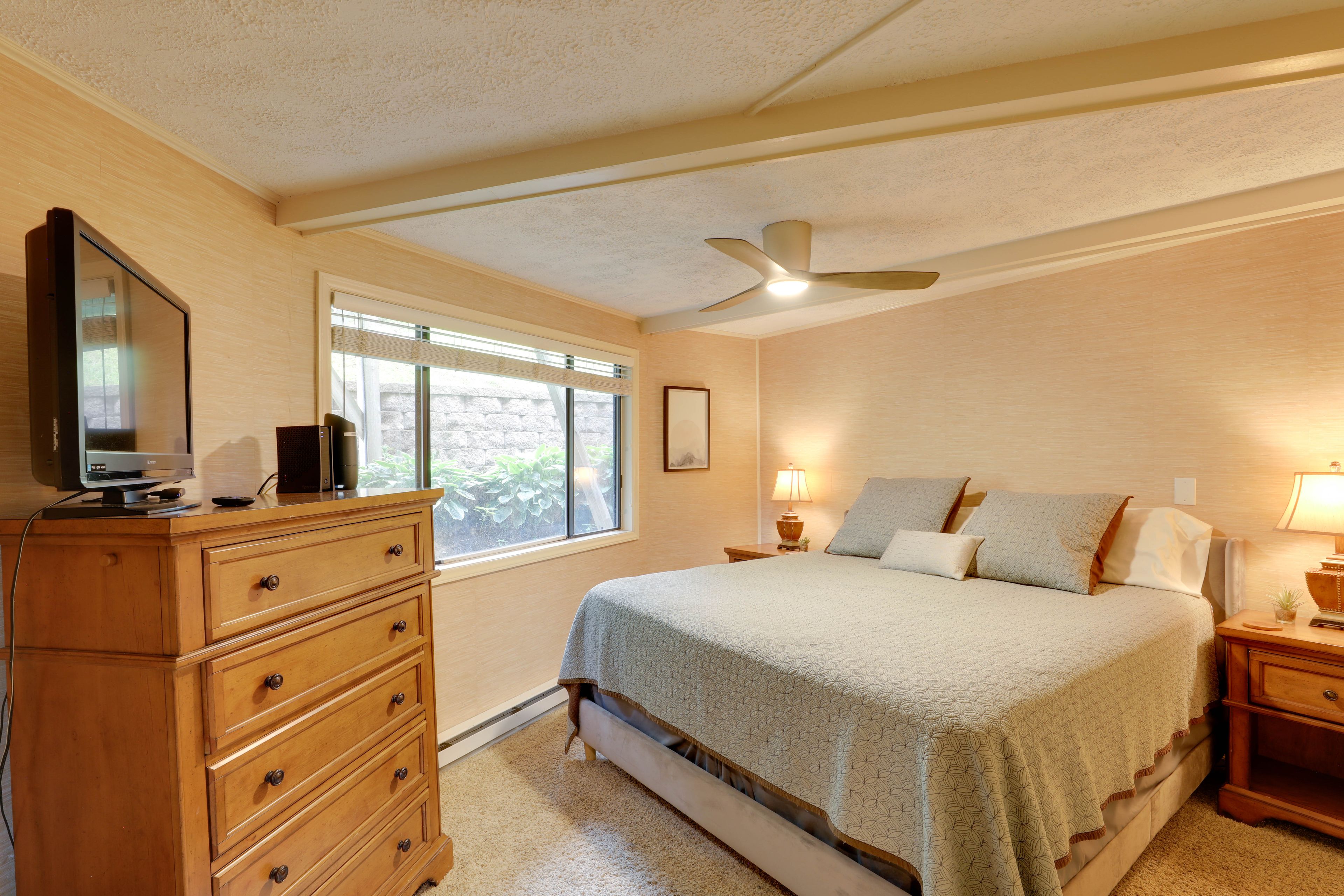 Bedroom | King Bed | Upper Level