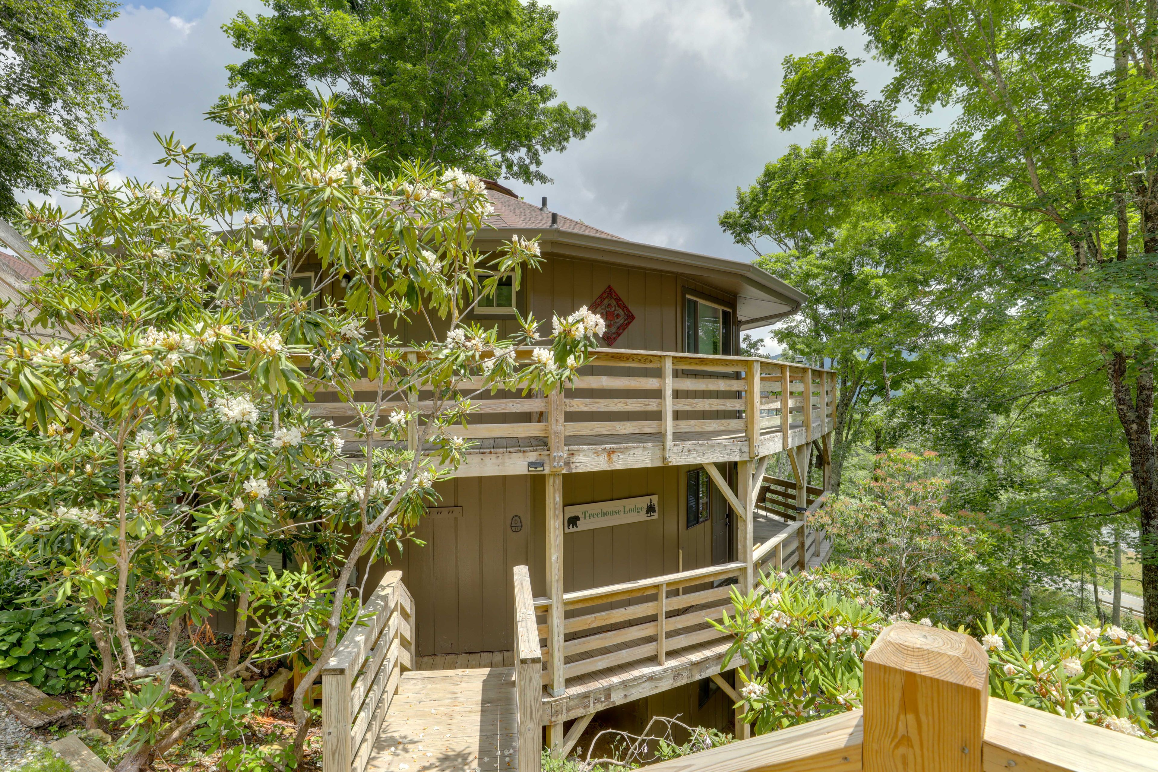 Exterior | 2-Story Condo | 2 Covered Decks | Mountain Views