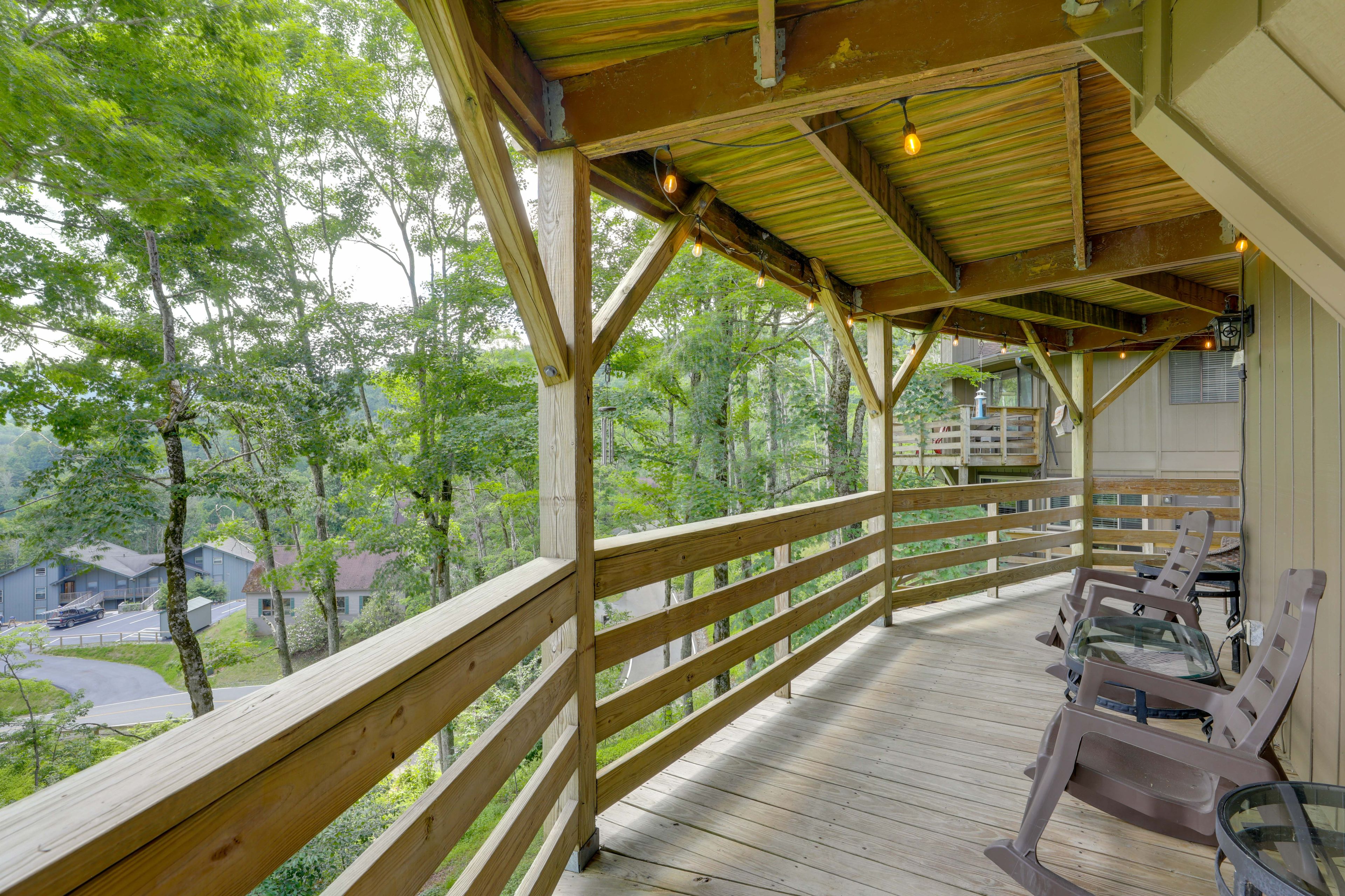 Upper & Lower Decks | Grandfather Mountain Views