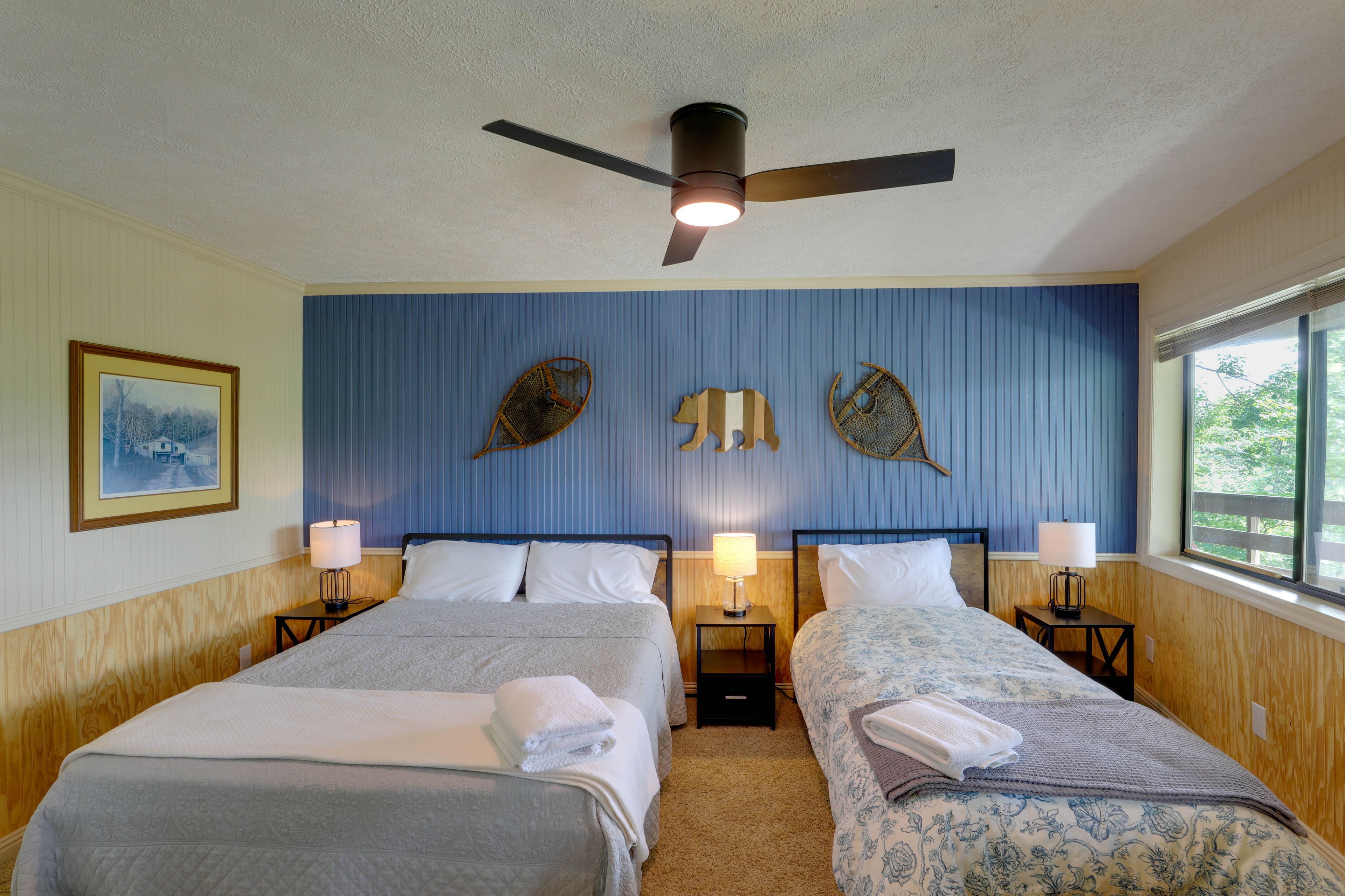 Bedroom | Queen Bed | Twin Bed | En-Suite Bathroom | Lower Level