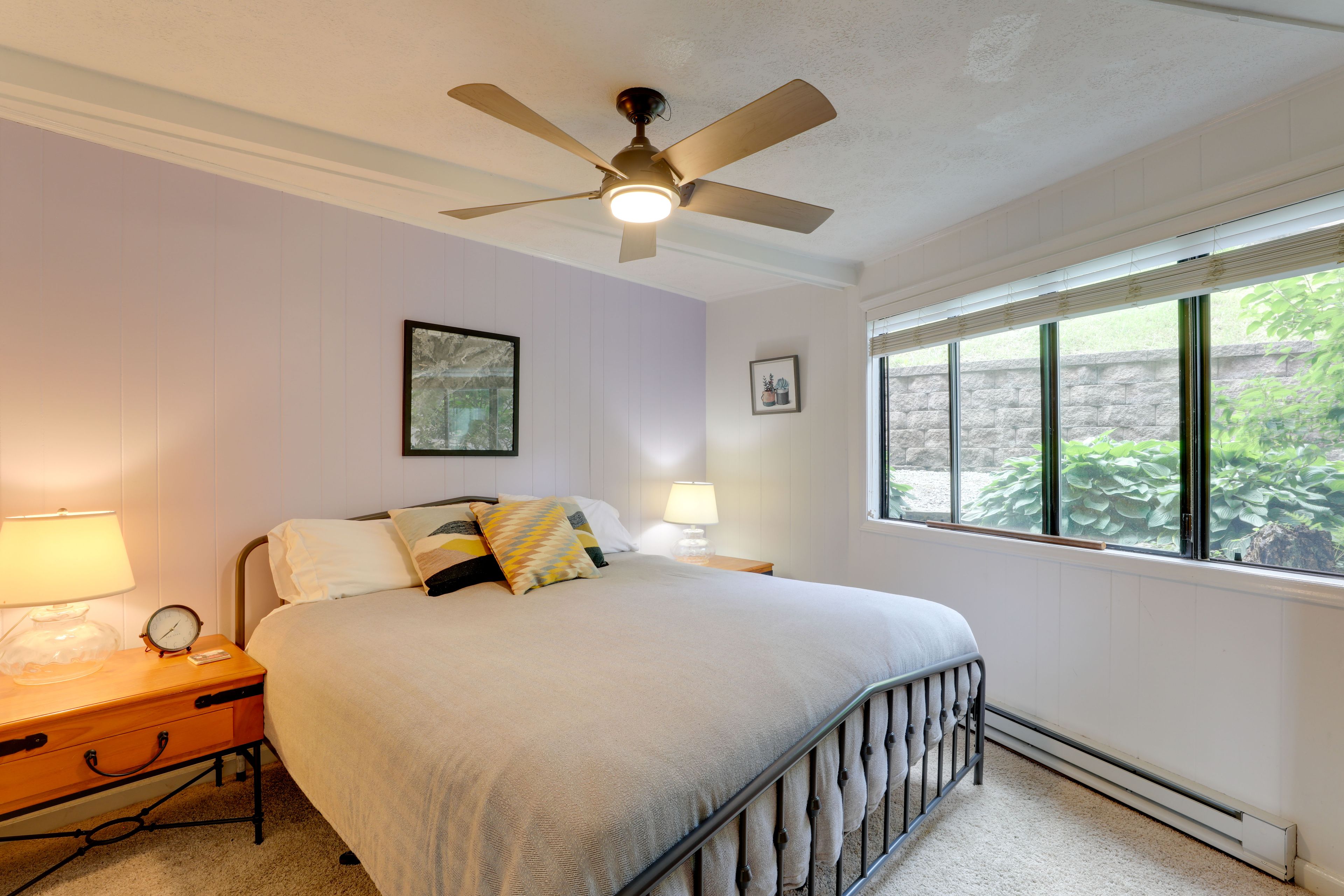 Bedroom | King Bed | Upper Level