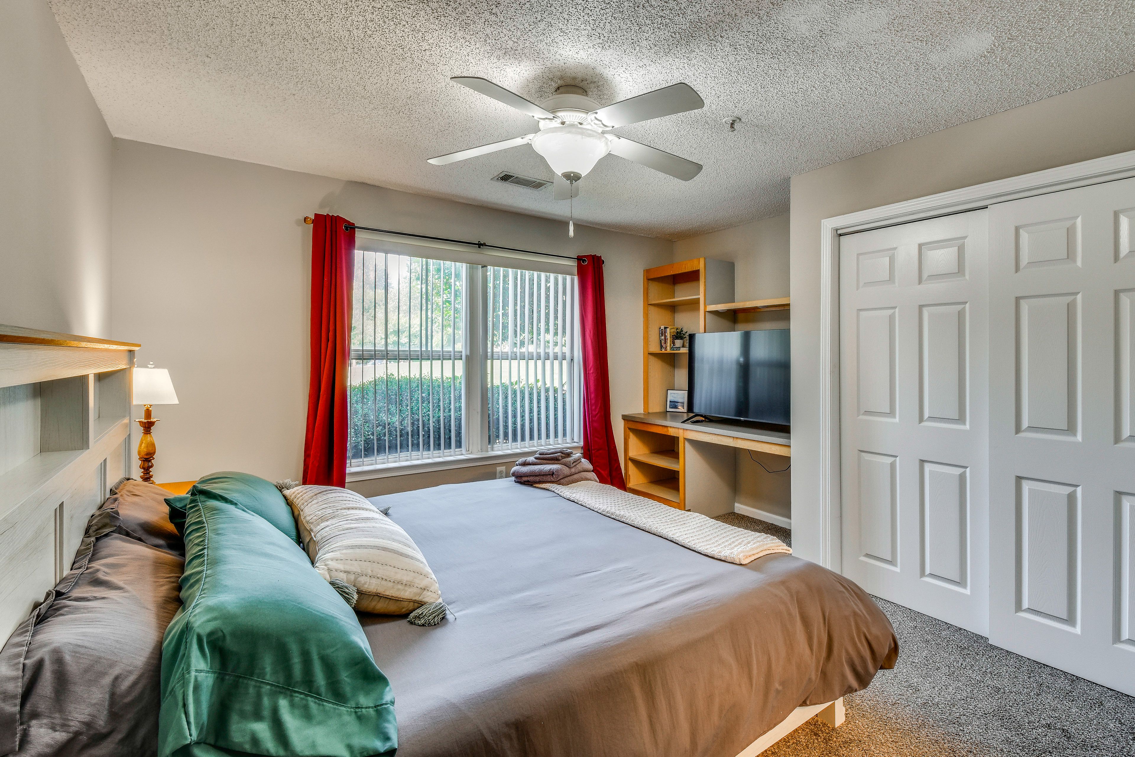 Bedroom 2 | Queen Bed