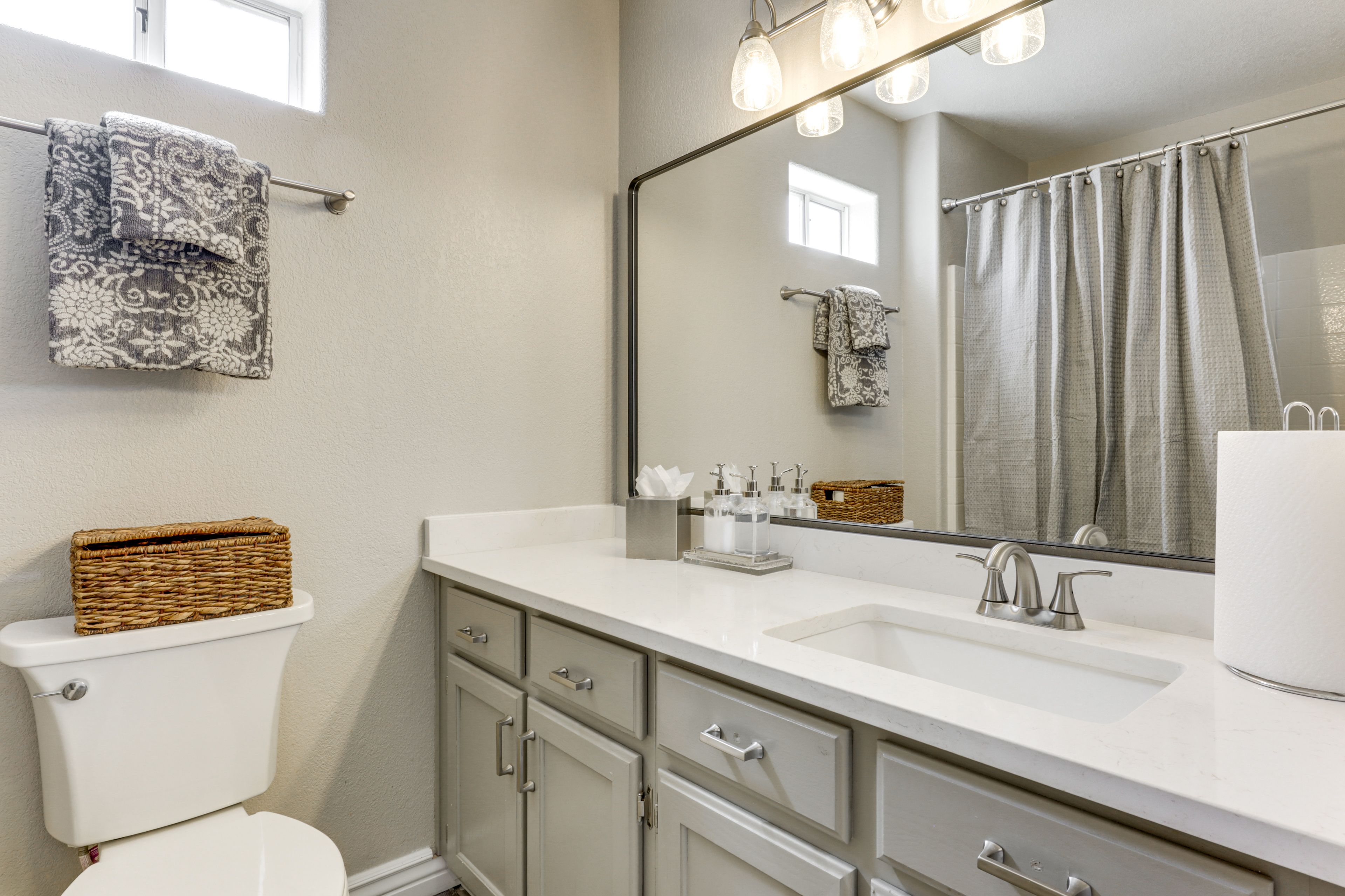 Bathroom | Bathtub/Shower