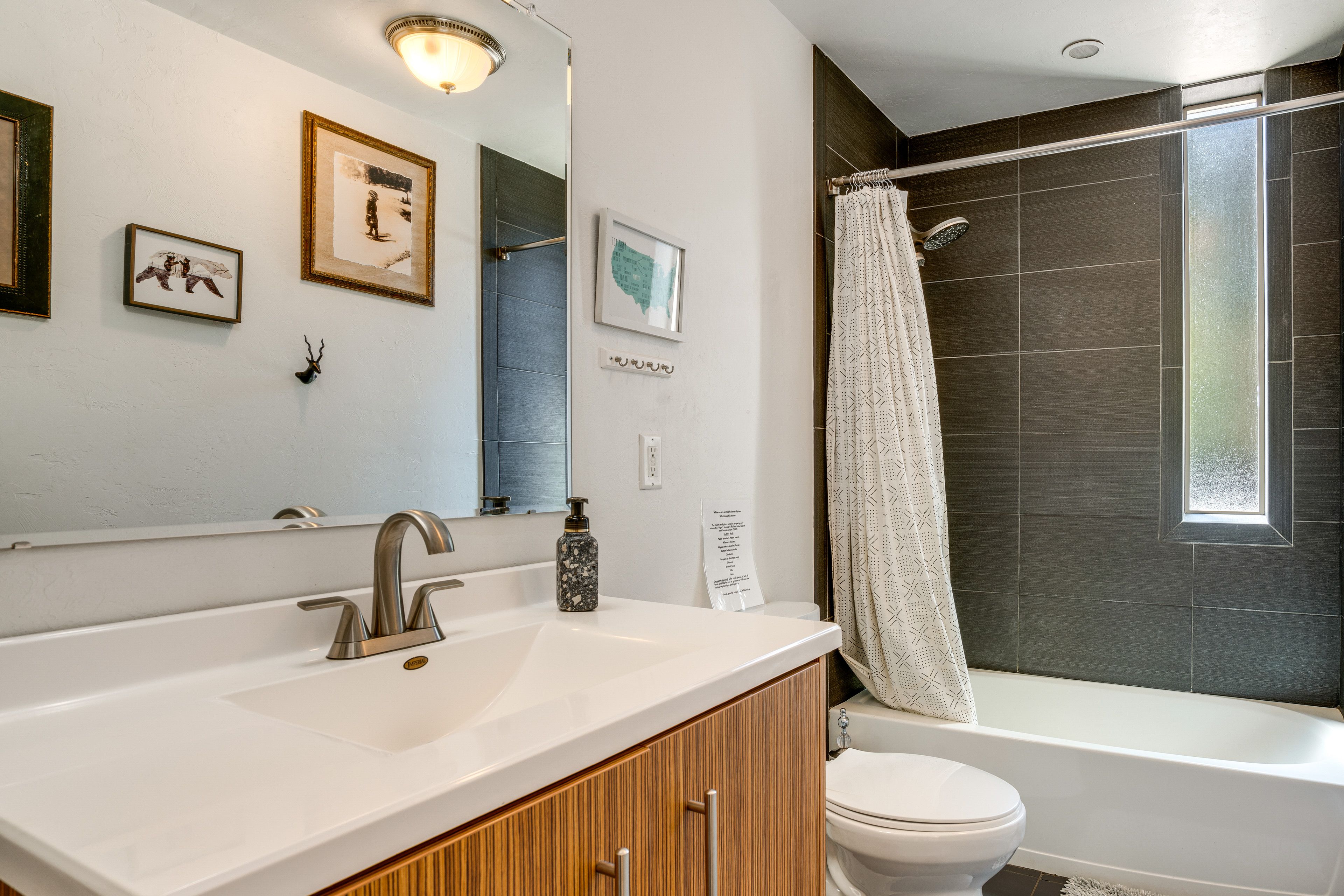 Full Bathroom | Main Level