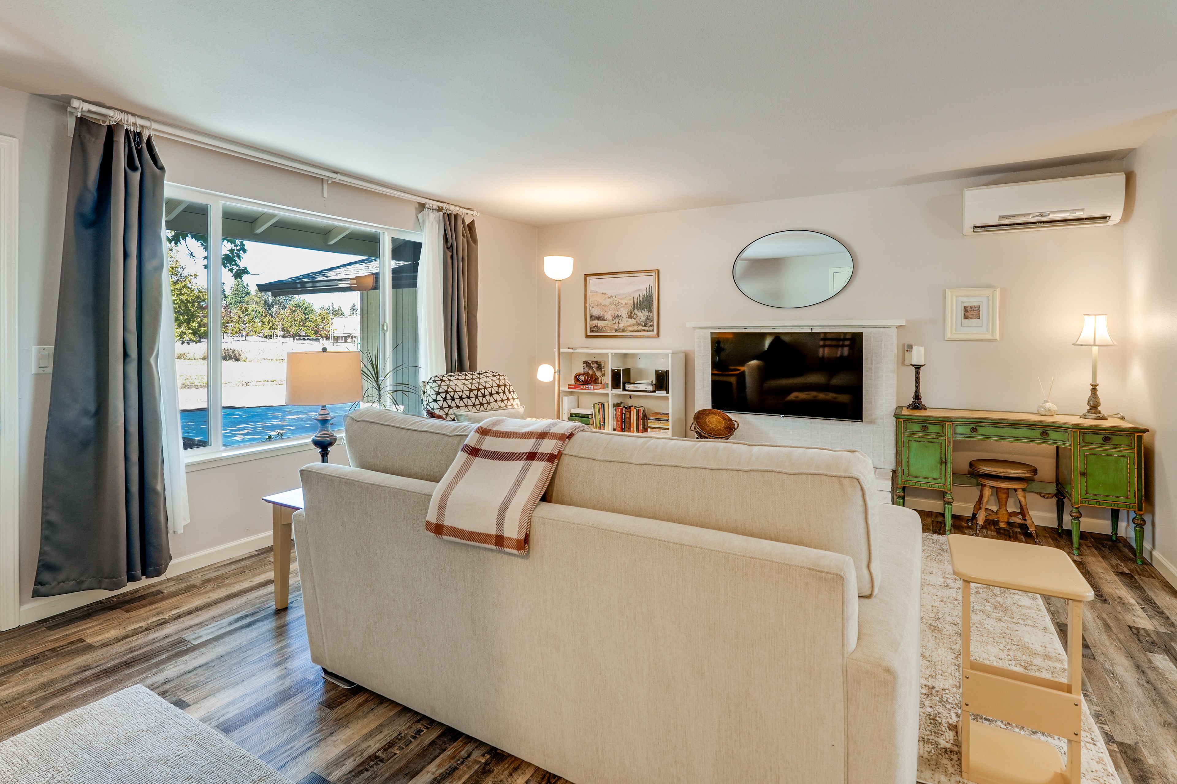Living Room | Sleeper Sofa