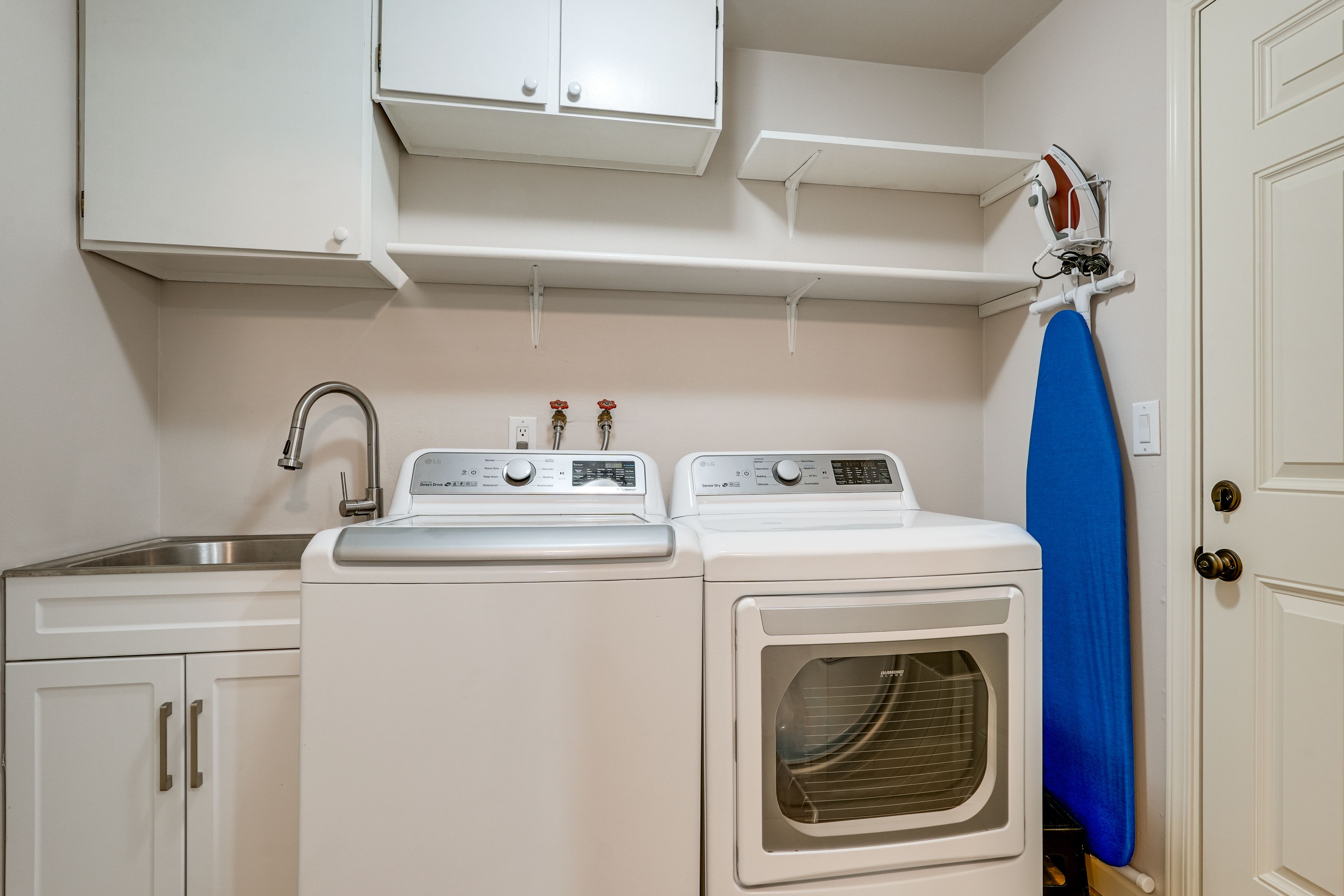 Laundry Room | Washer/Dryer