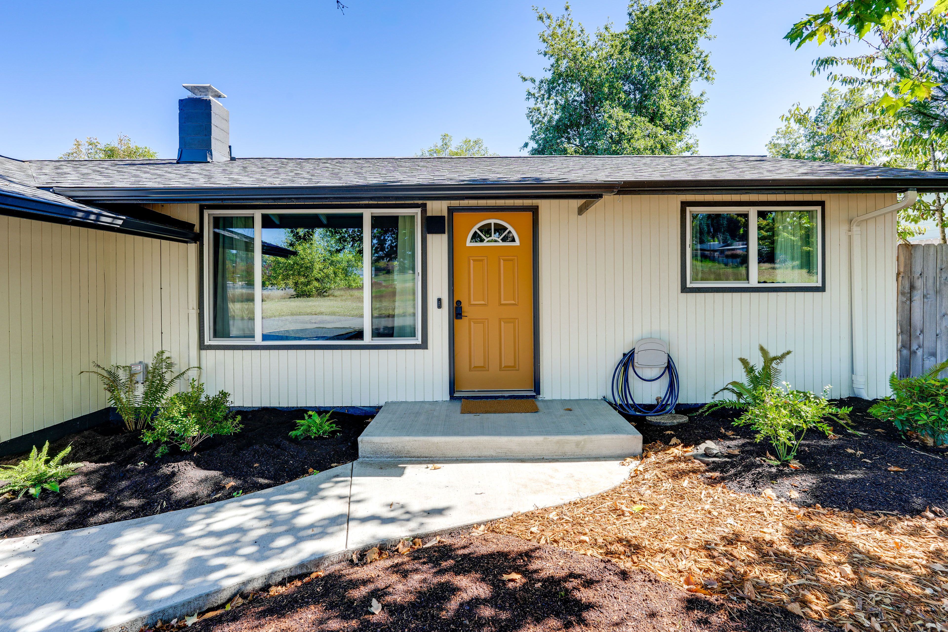 Exterior | Driveway (2 Vehicles)