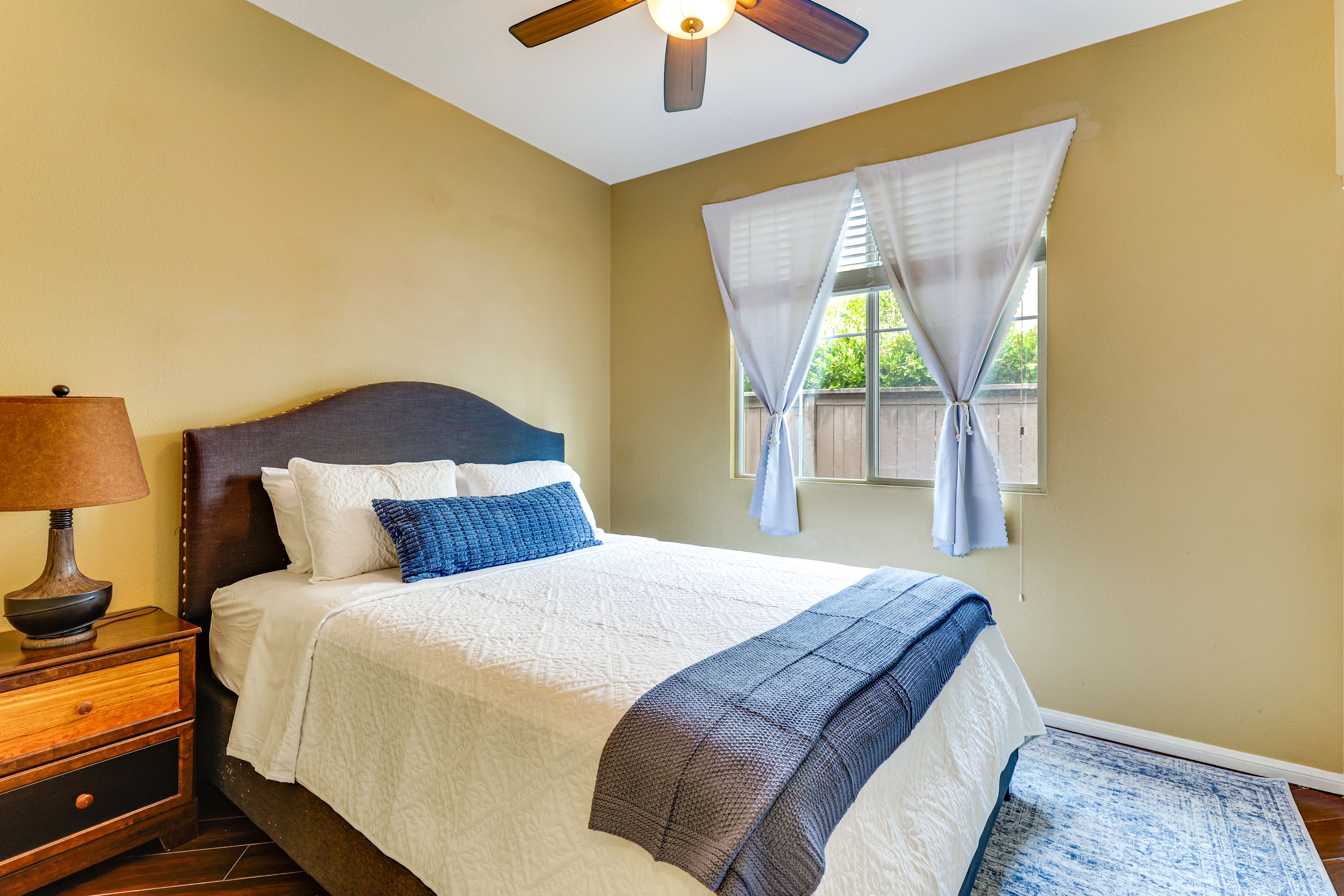 Bedroom 2 | Queen Bed