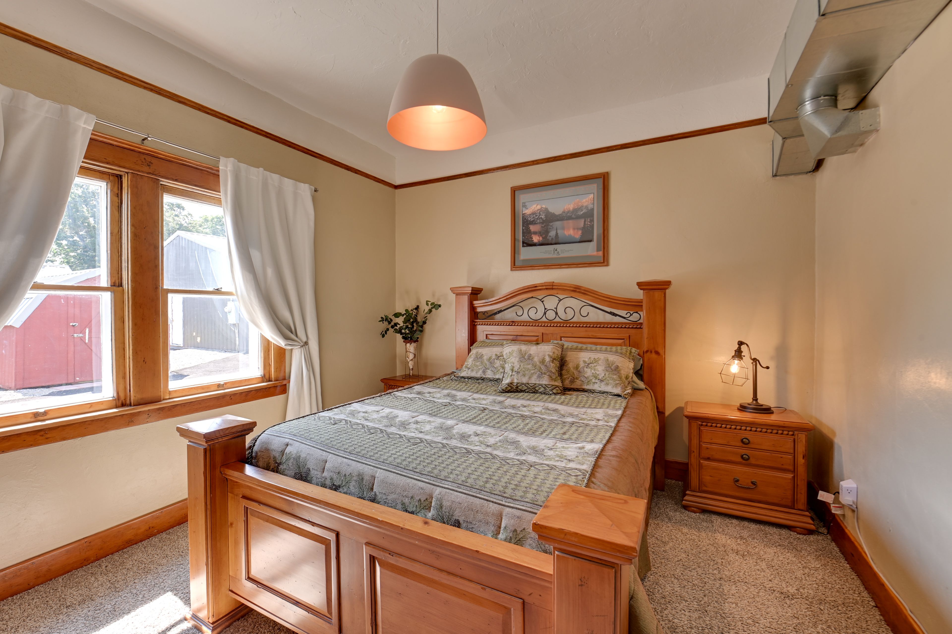 Bedroom 2 | Queen Bed | 1st Floor
