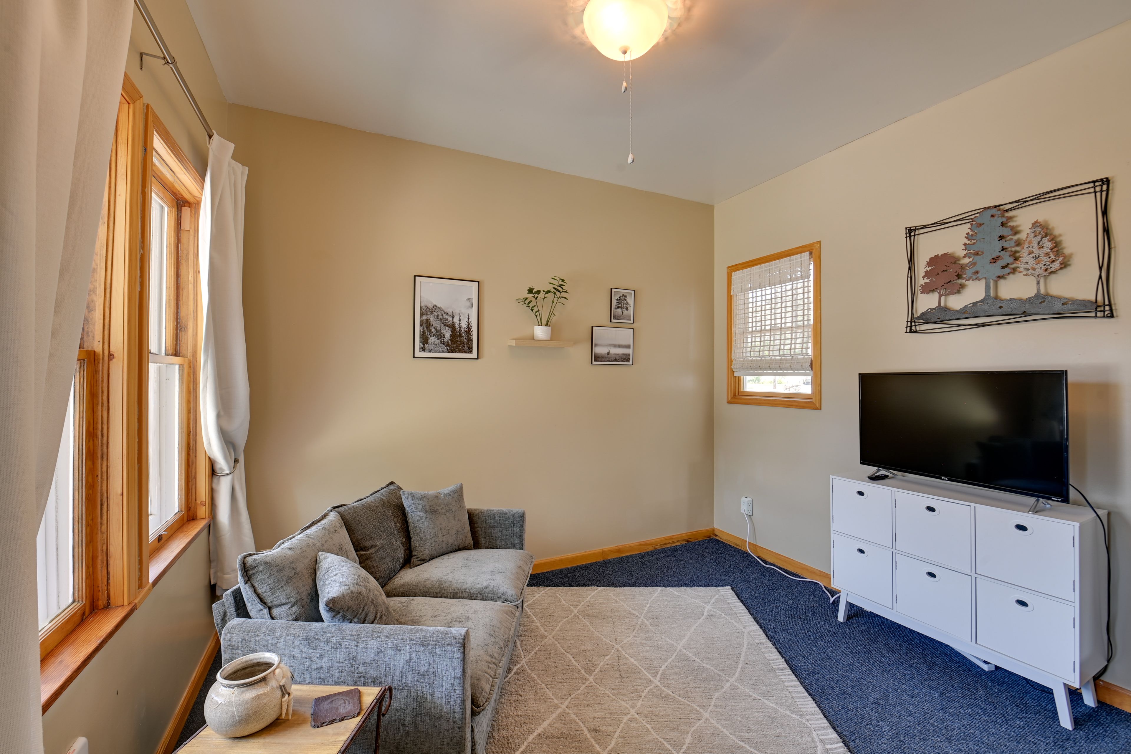 Den | 1st Floor