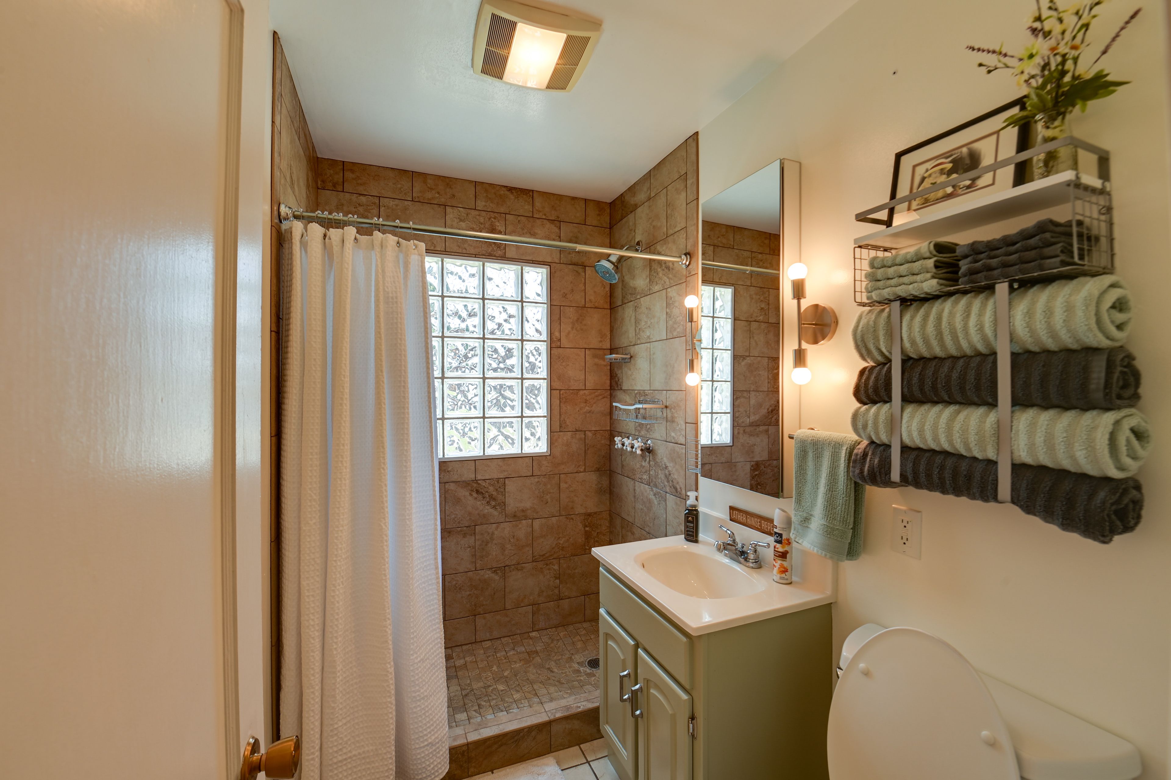 Bathroom | 1st Floor