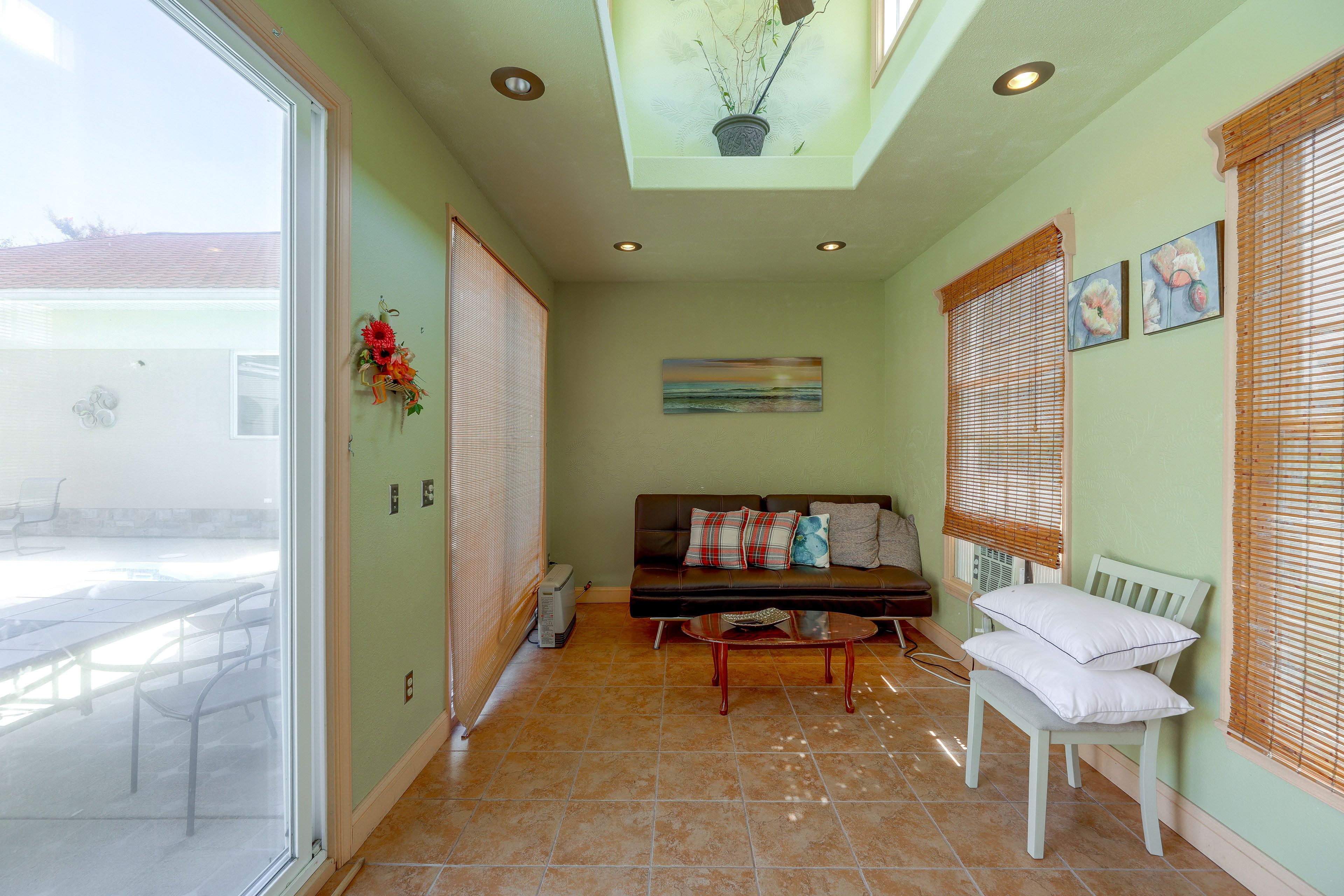 Sitting Area | Smart TV