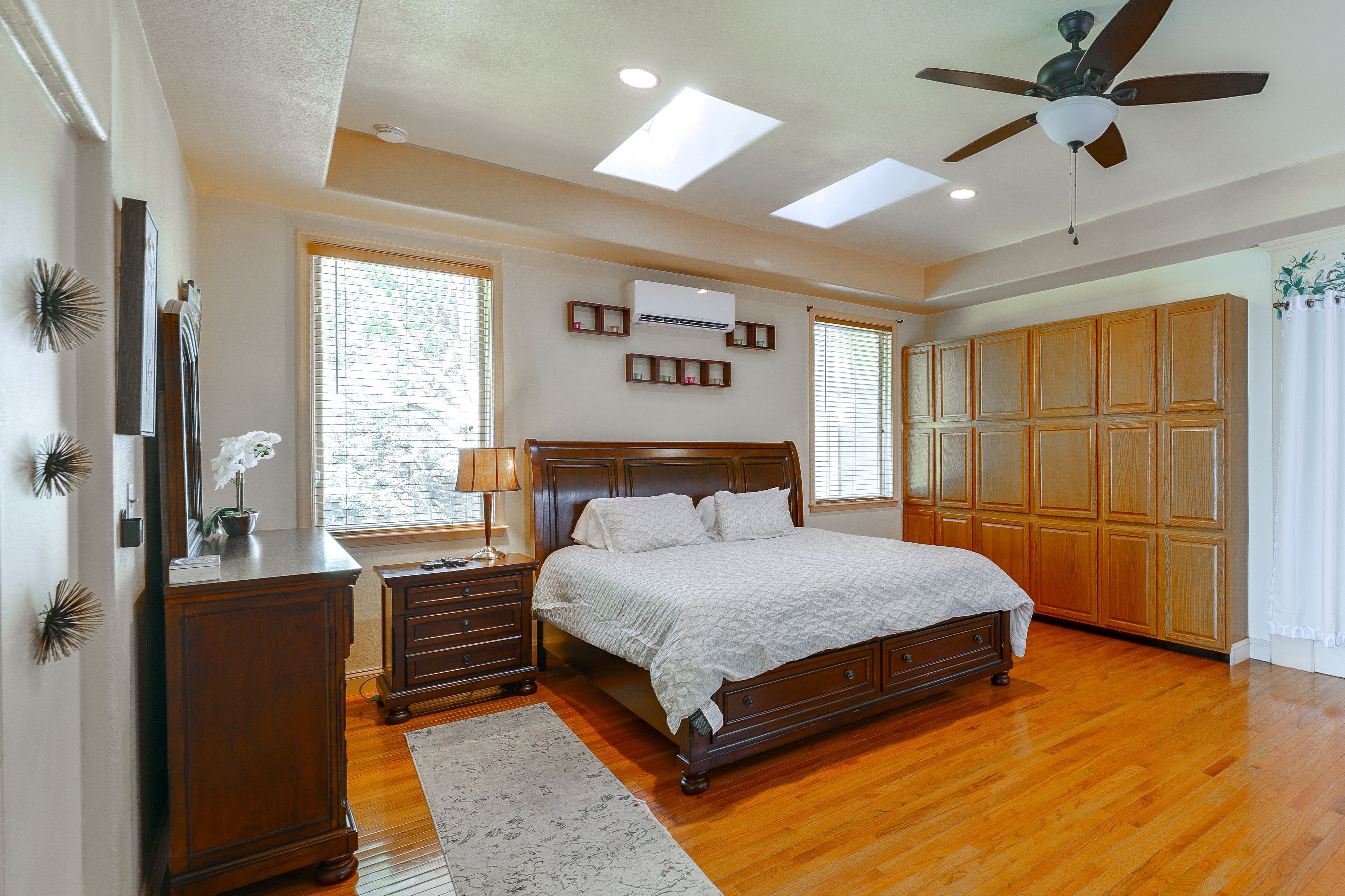 Bedroom | King Bed | Smart TV