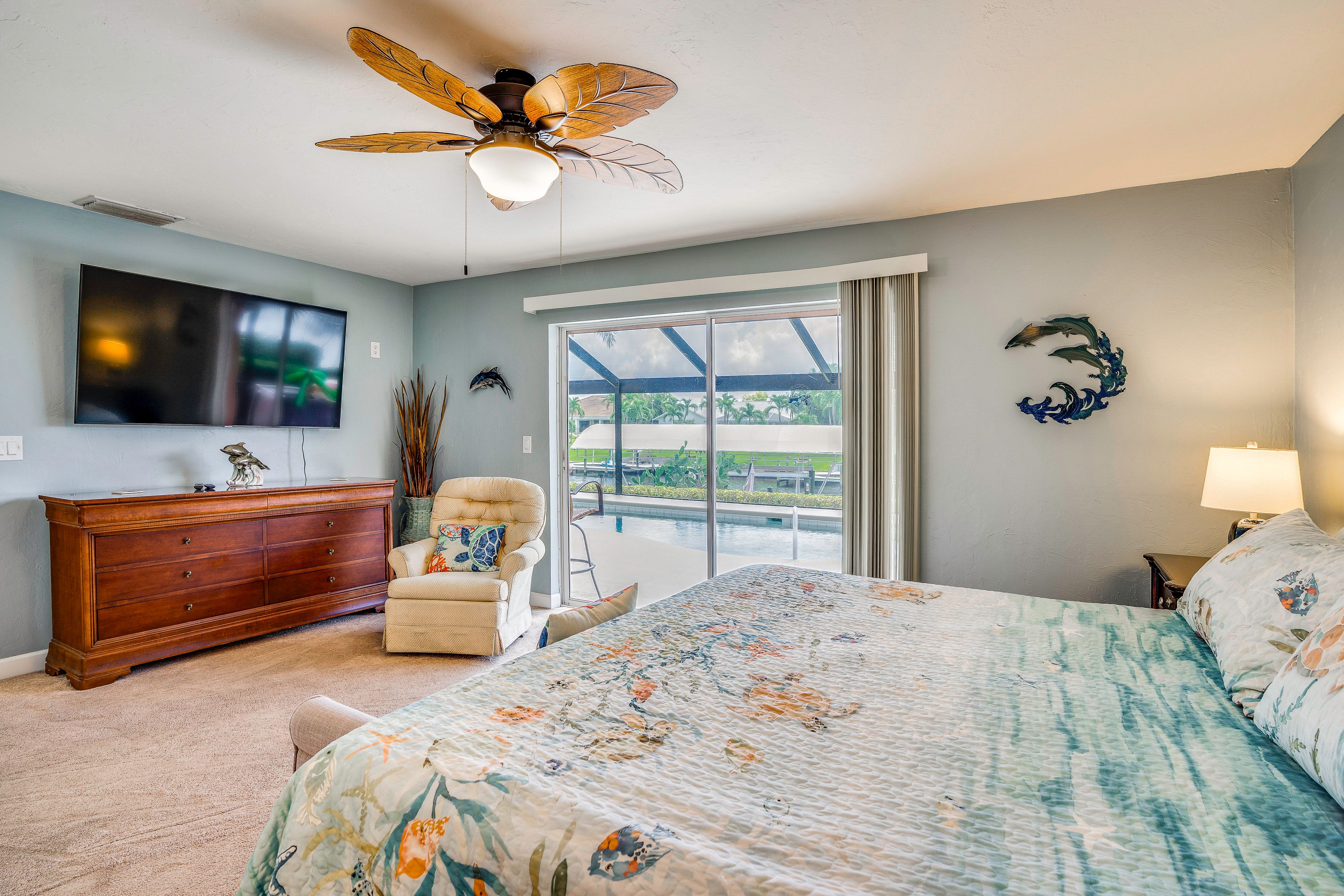 Bedroom 1 | King Bed