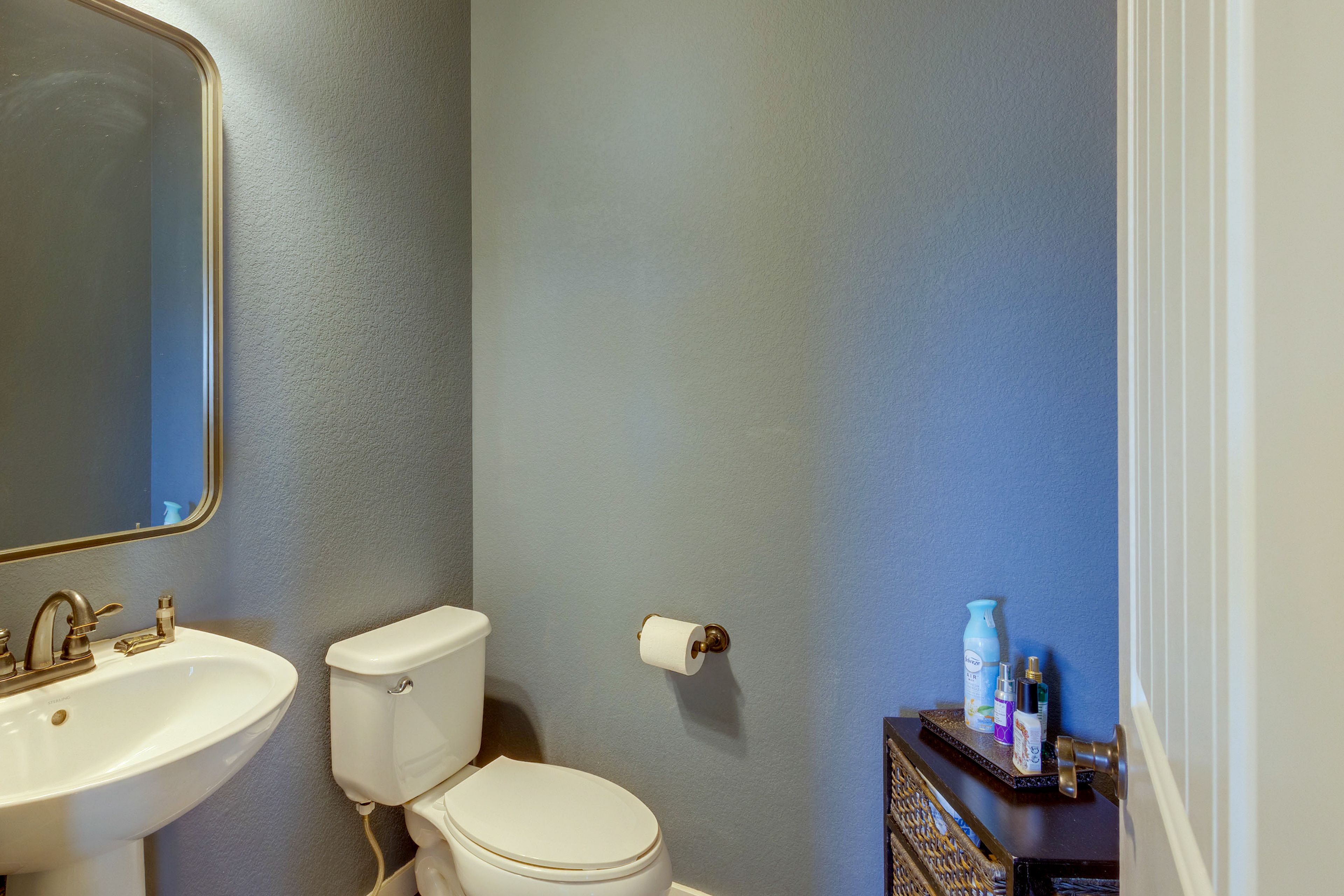 Half Bathroom | Main Level