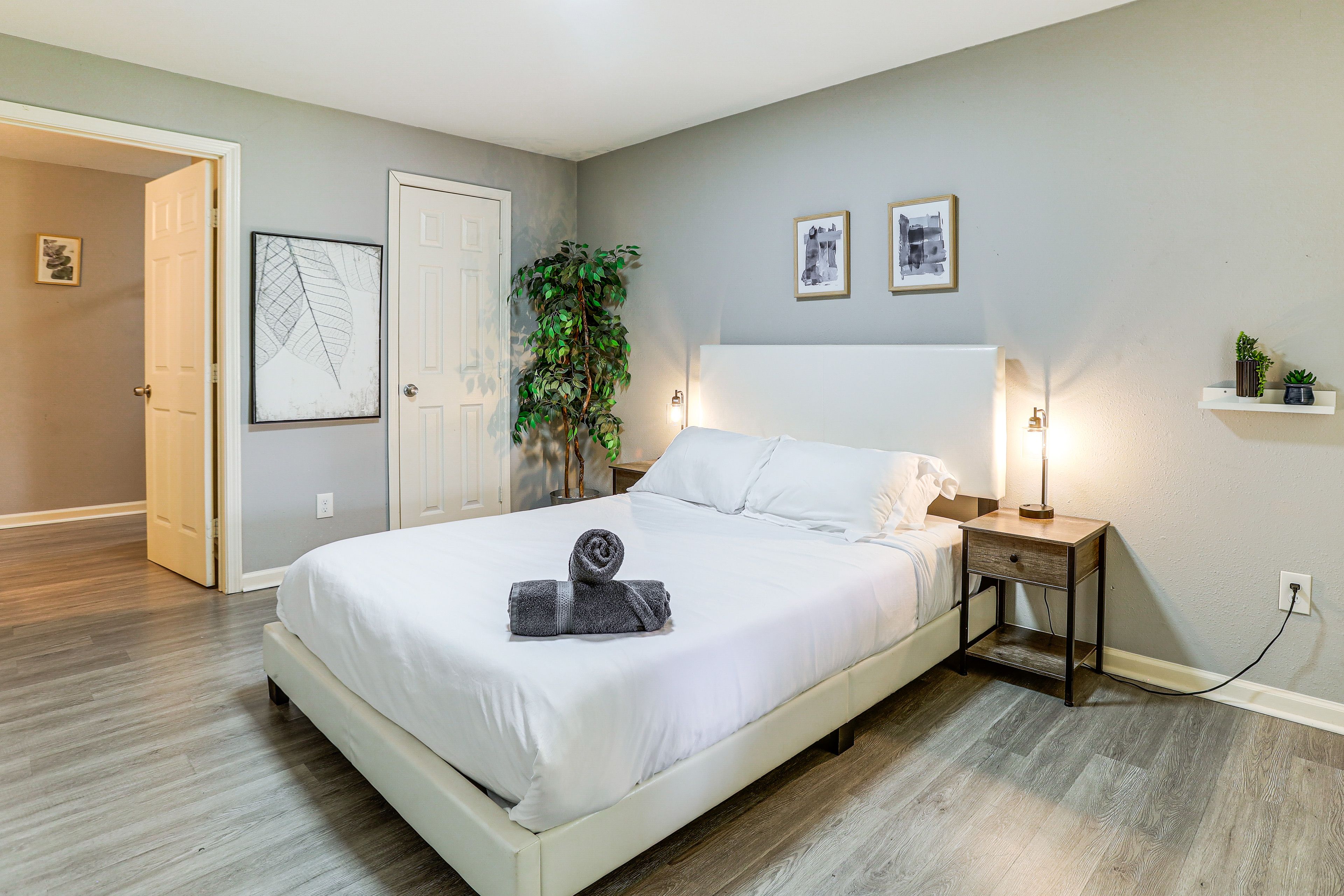 Bedroom 2 | Queen Bed