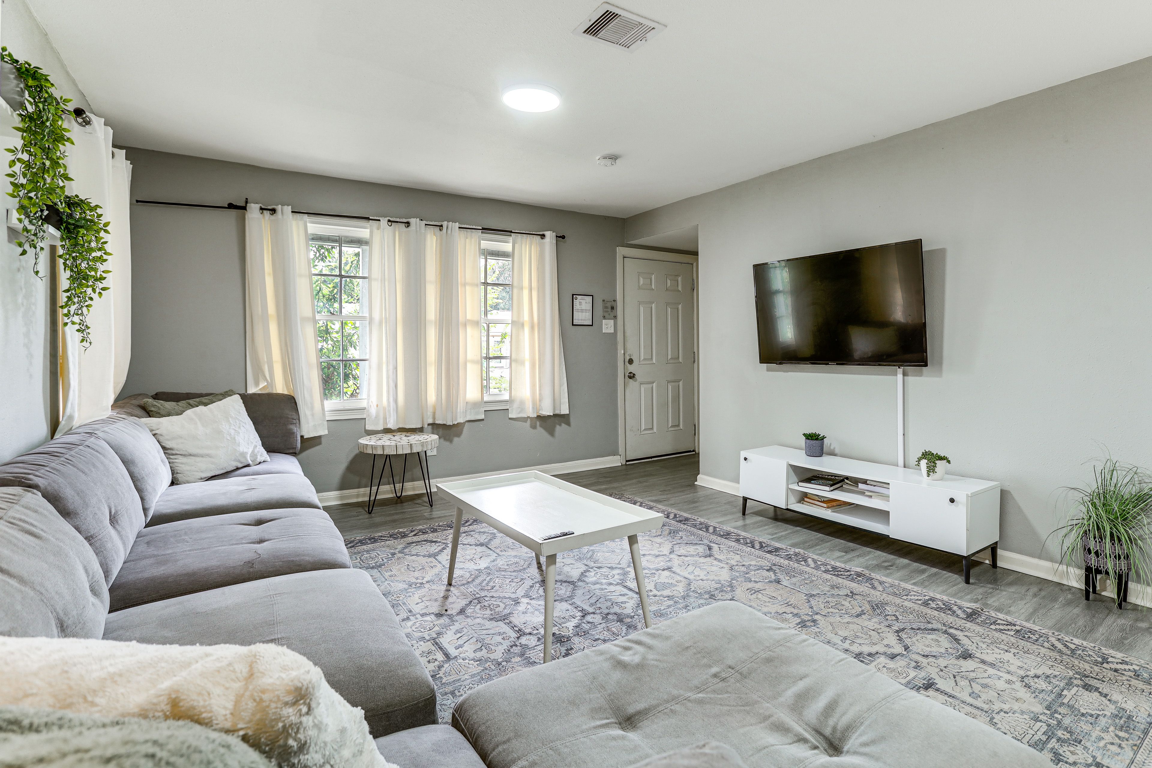 Houston Vacation Rental | 5BR | 3BA | 2,061 Sq Ft