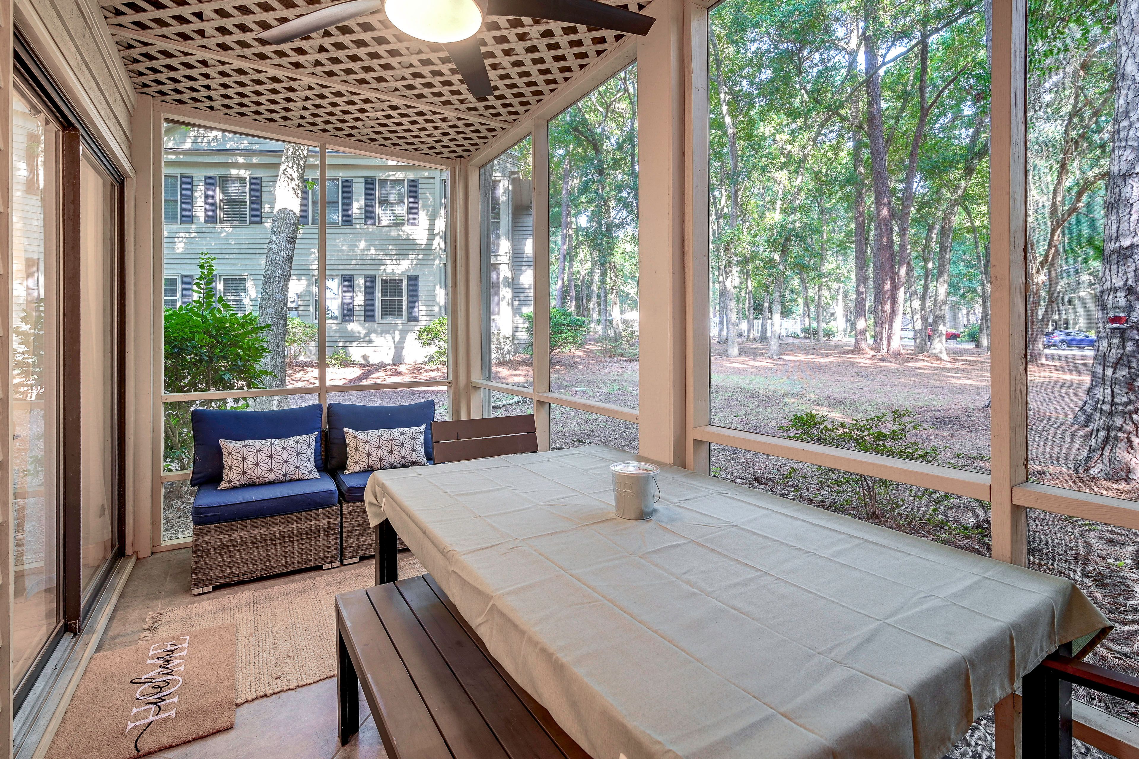 Private Screened Porch | Dining Area