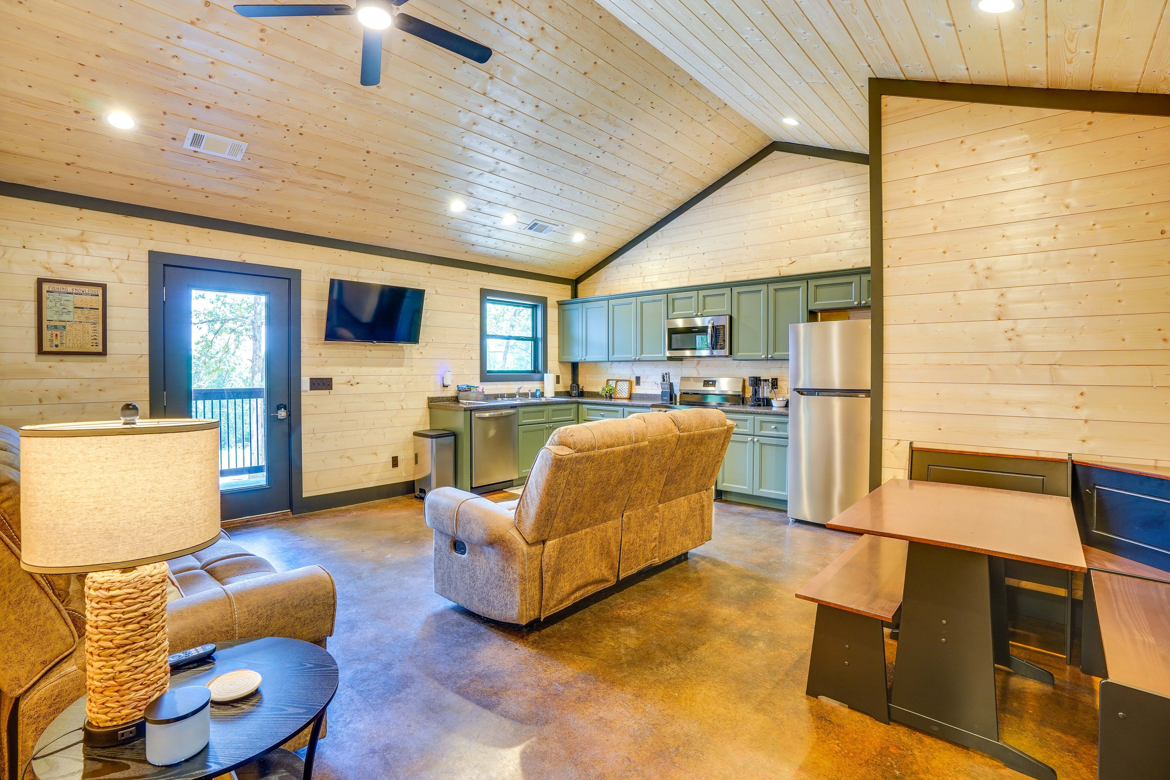 Dining Area & Kitchen