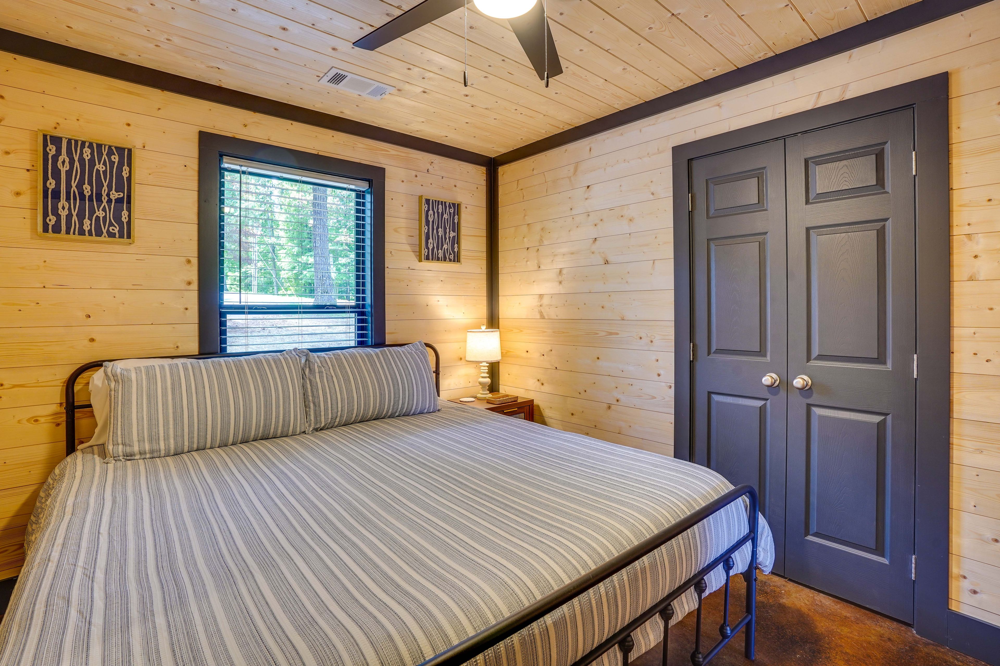 Bedroom 1 | King Bed