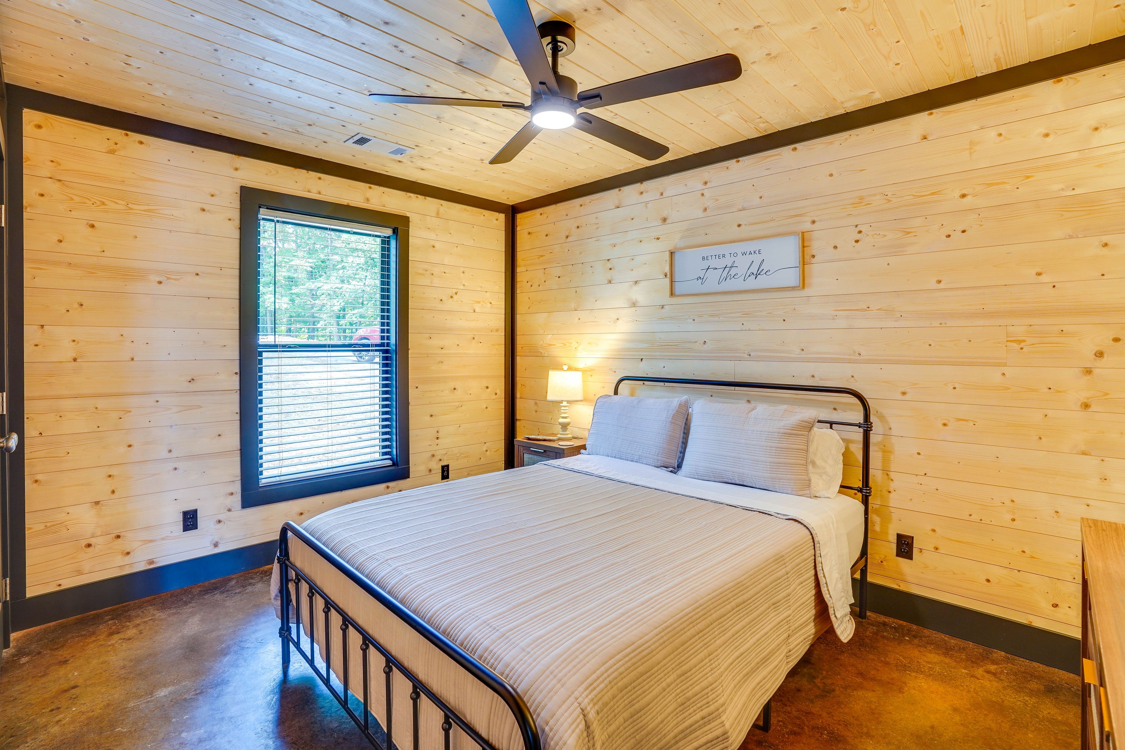 Bedroom 2 | Queen Bed
