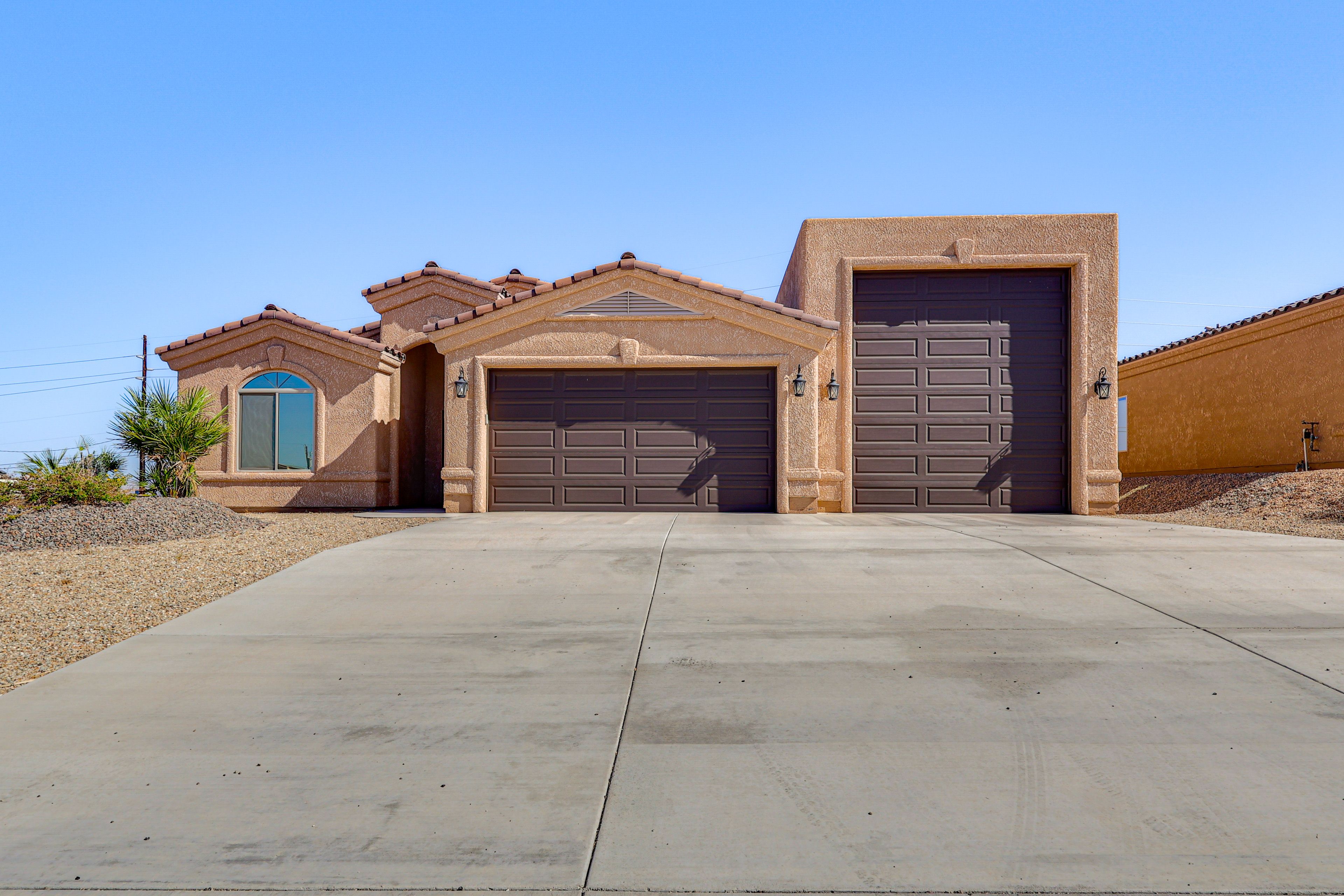 Parking | Garage (2 Vehicles) | Driveway (4 Vehicles)