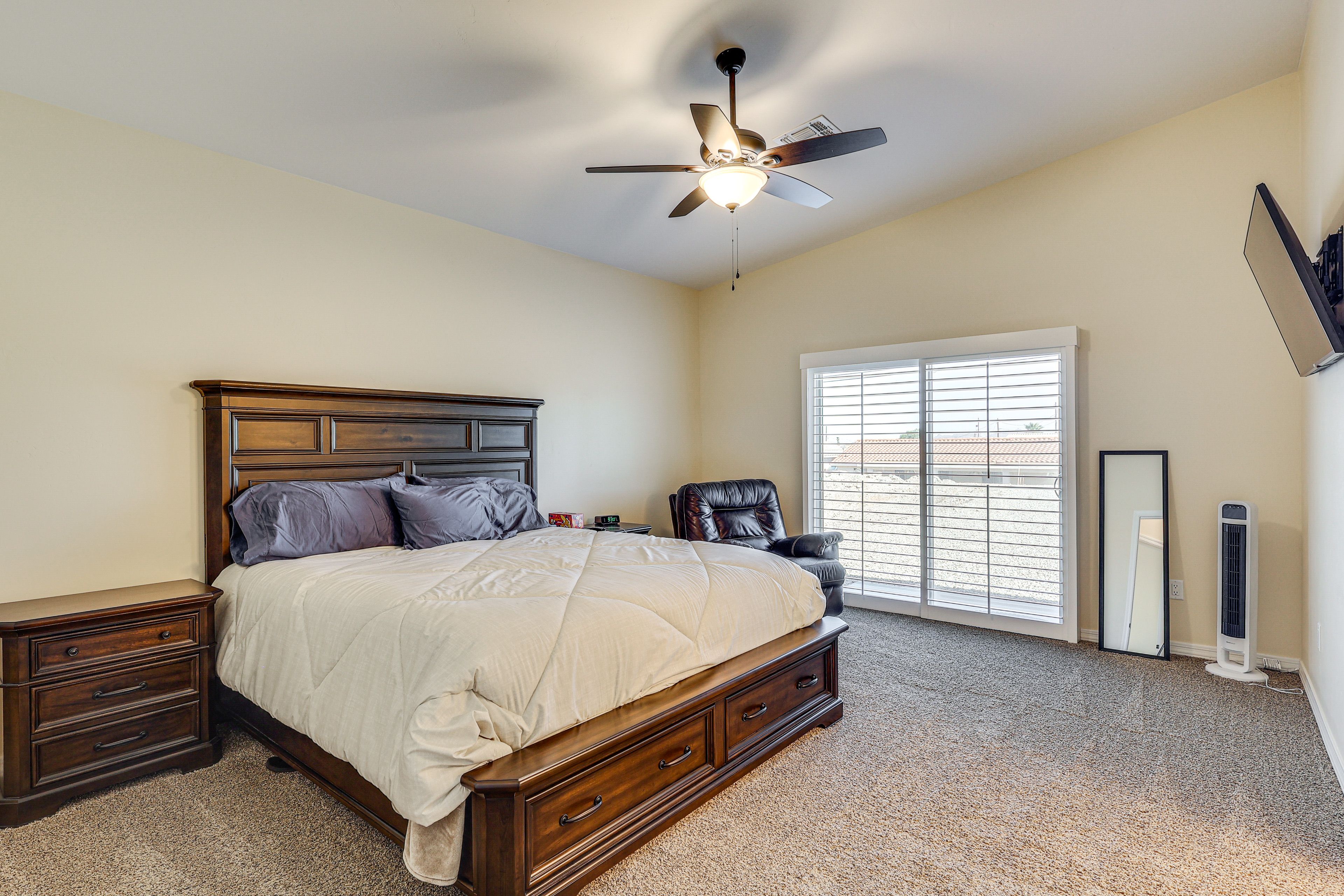 Bedroom 1 | King Bed