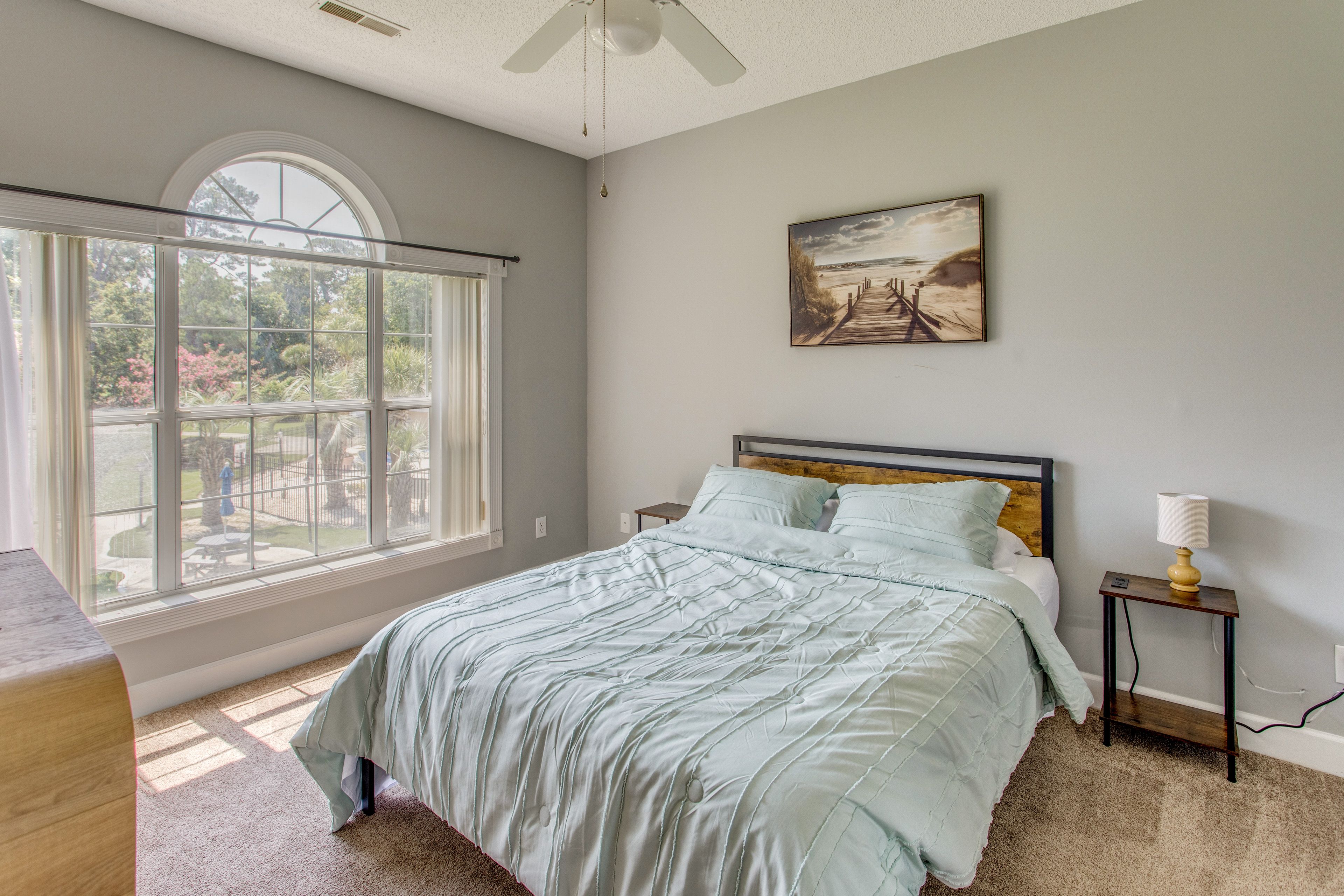 Bedroom 1 | Queen Bed