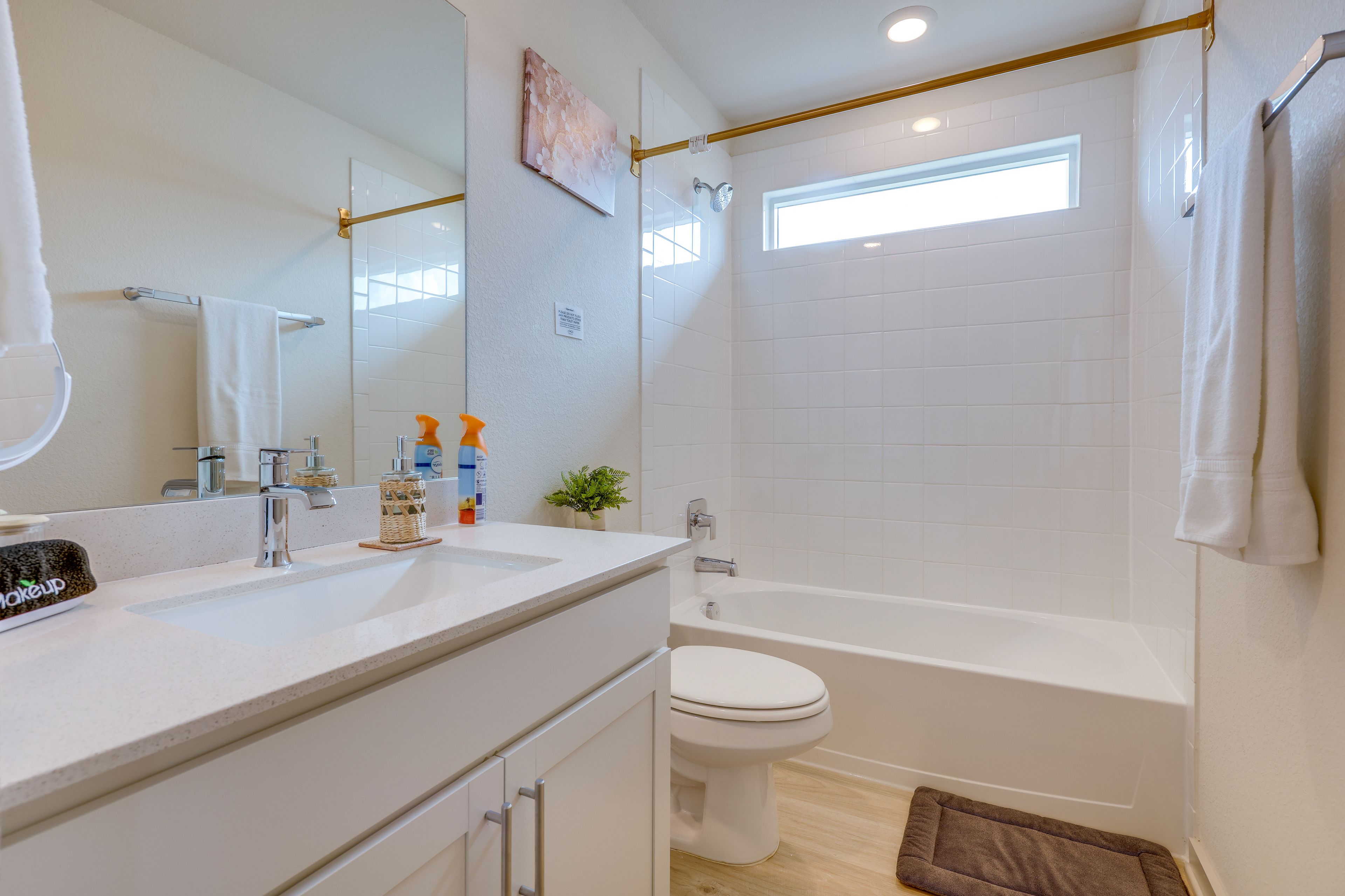 Bathroom | 2nd Floor