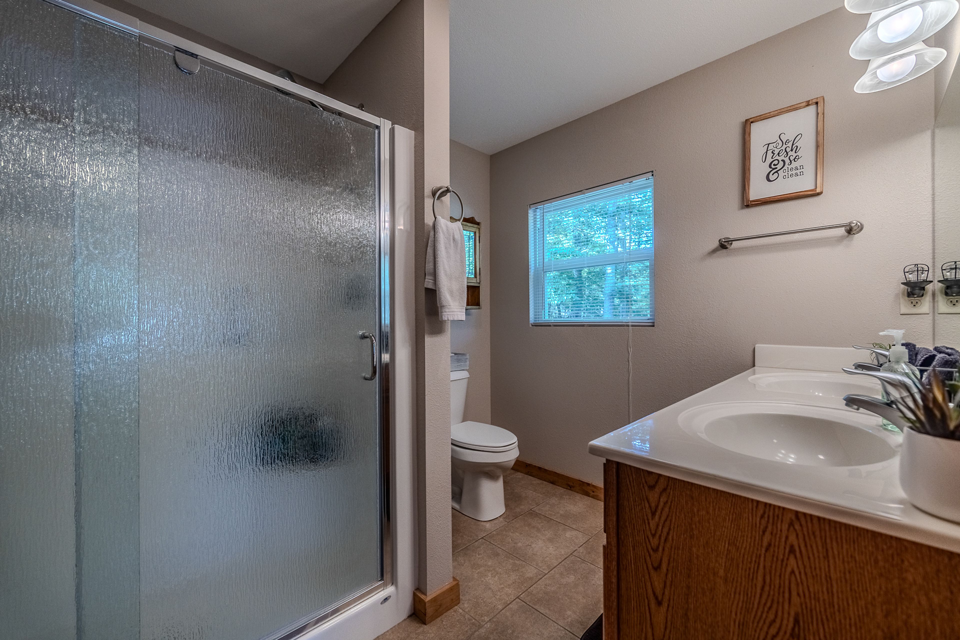 Bathroom | Main Floor
