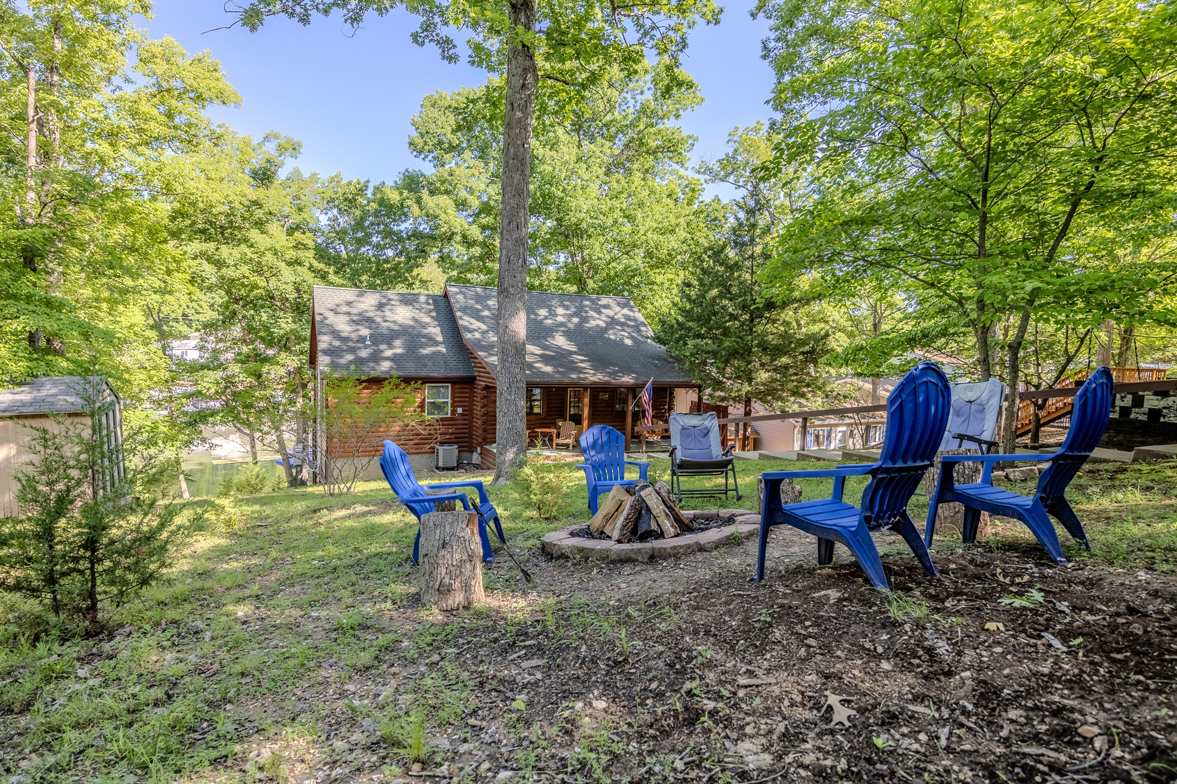 Front Yard | Driveway (8 Vehicles)