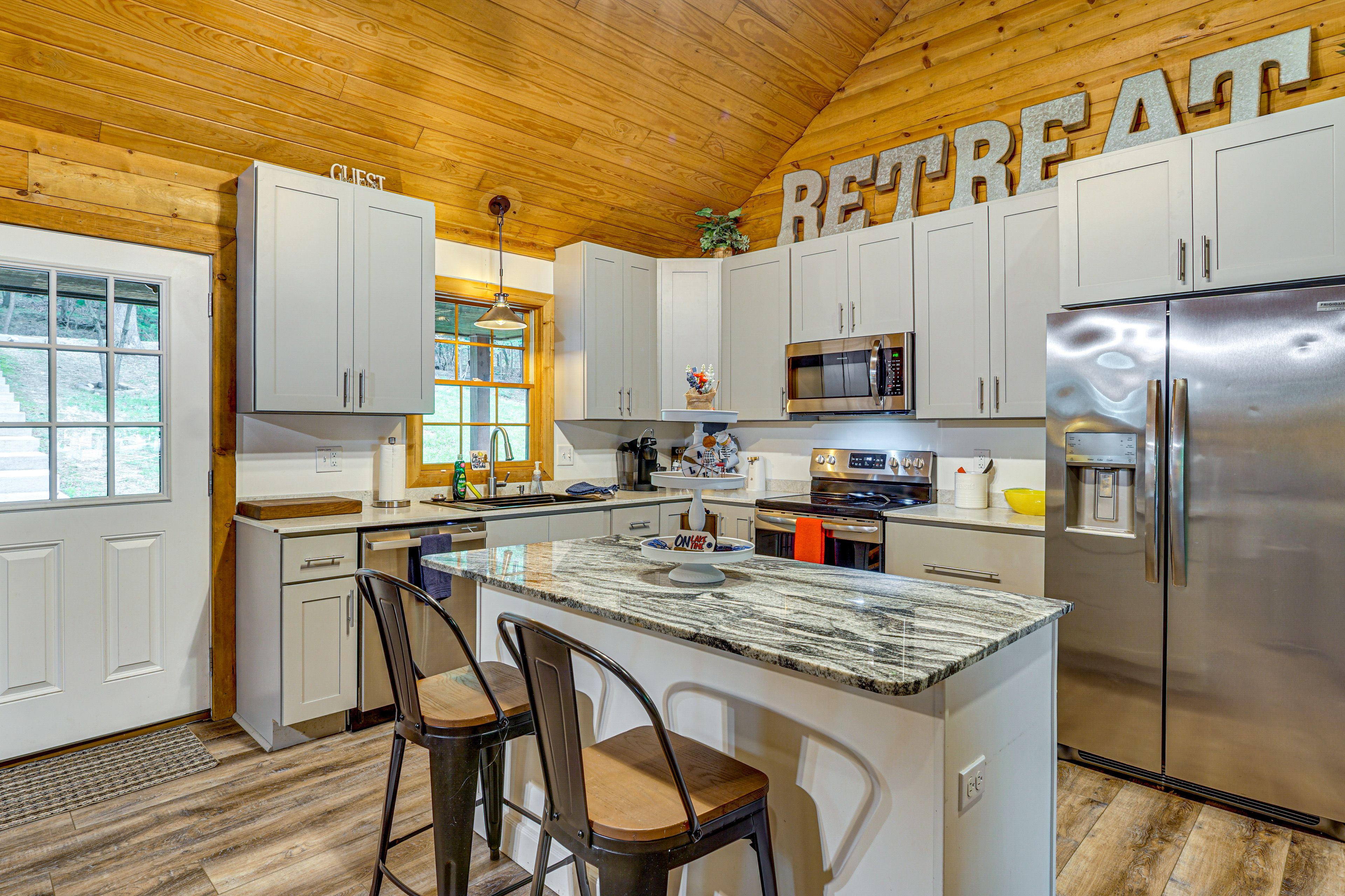 Kitchen | Main Floor