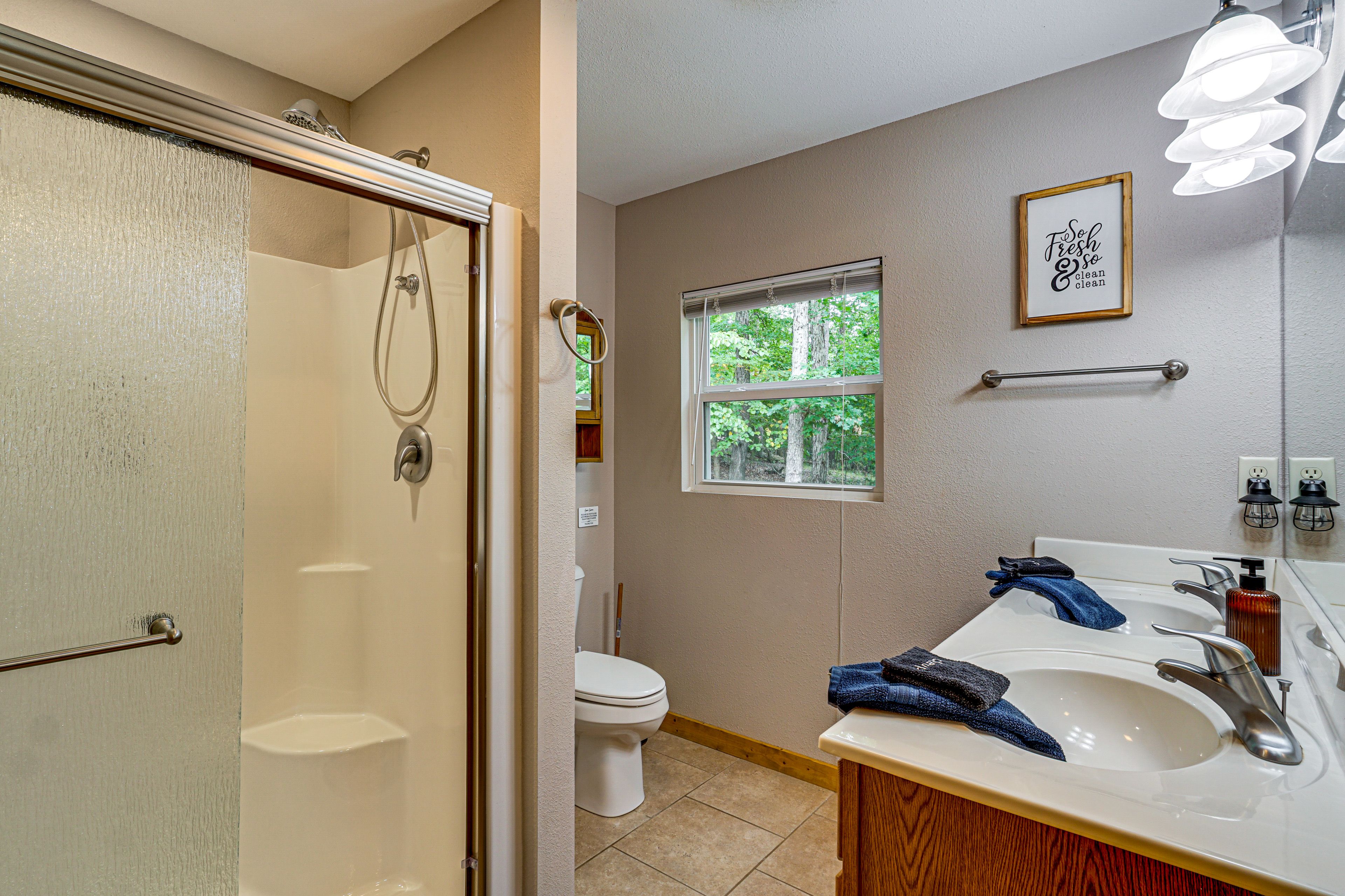 Bathroom | Main Floor