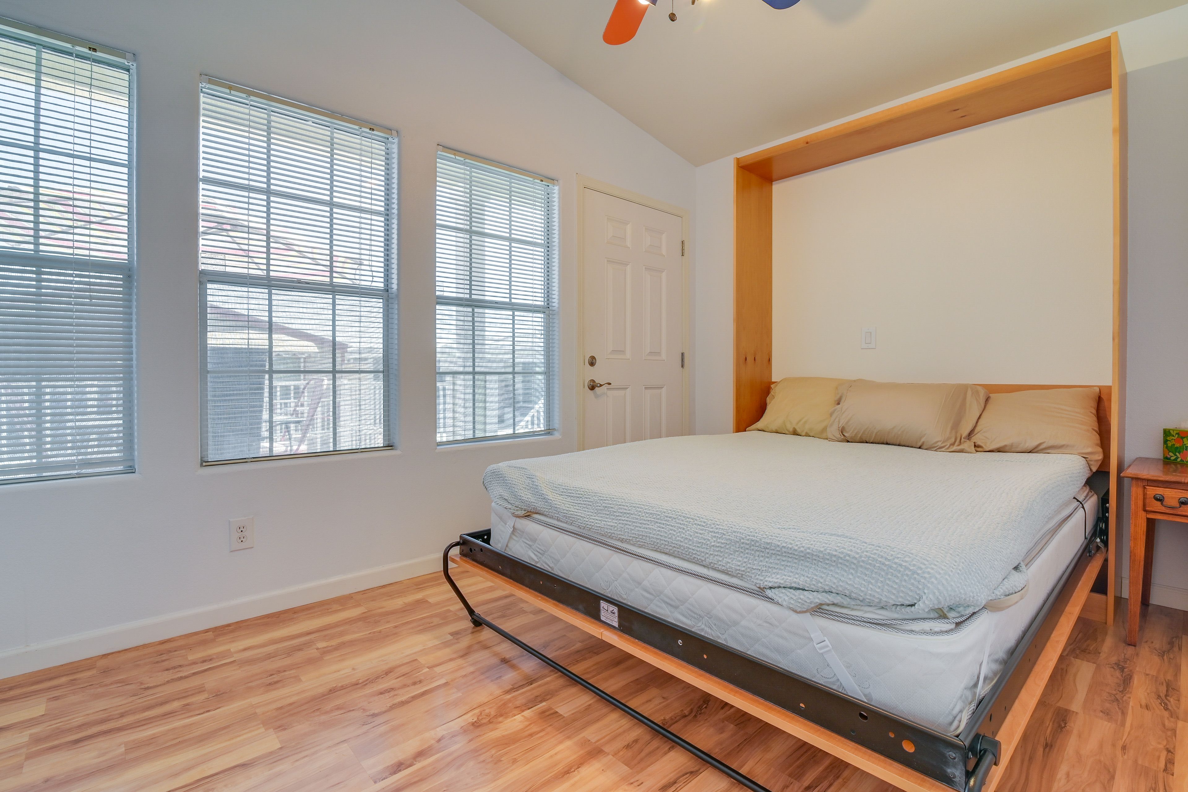 Bedroom 2 | Queen Murphy Bed