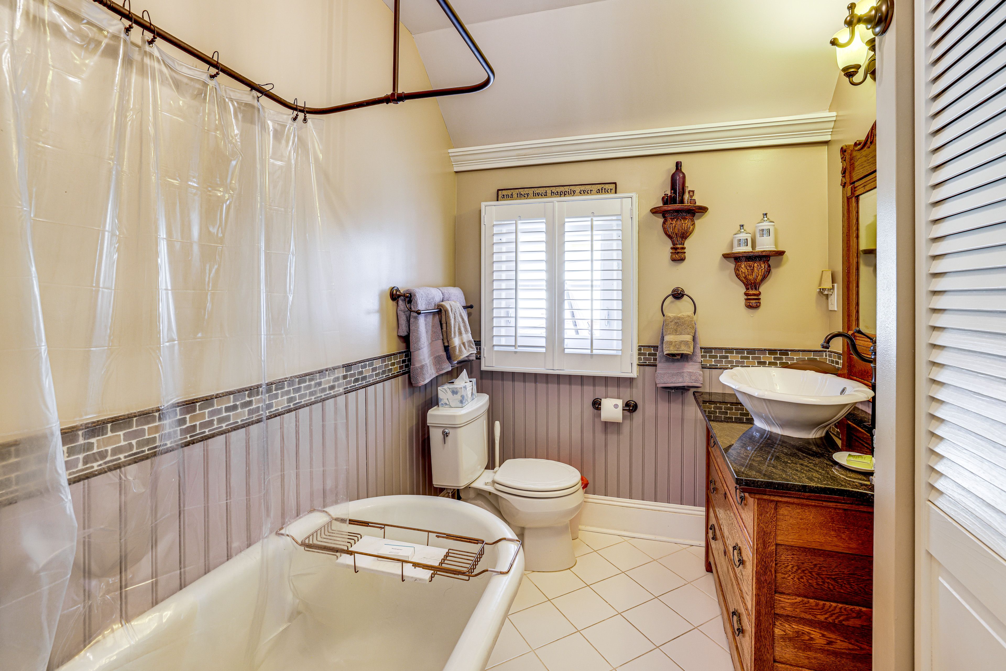 Bathroom | 2nd Floor