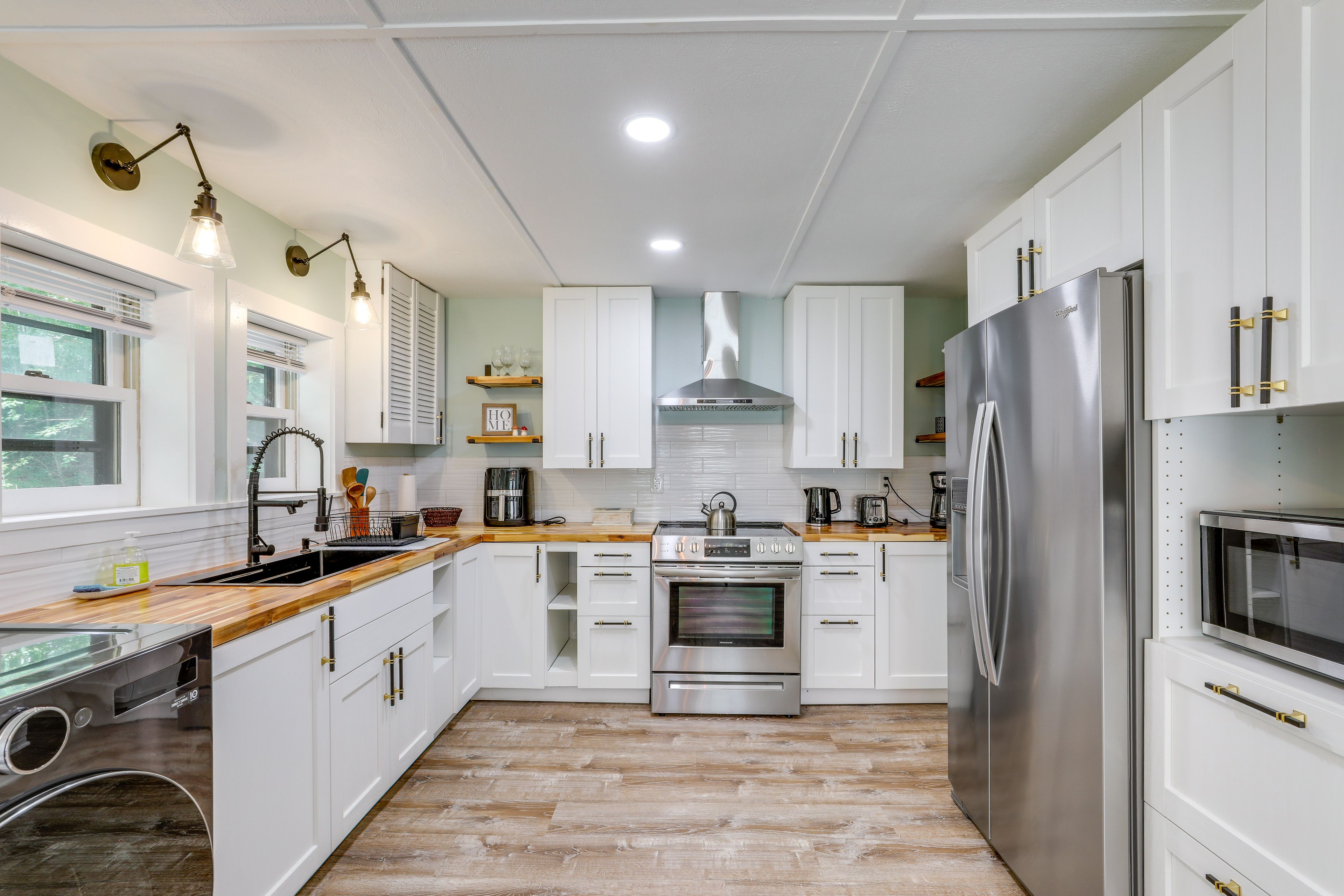 Newland Vacation Rental | 3BR | 1BA | 1,032 Sq Ft